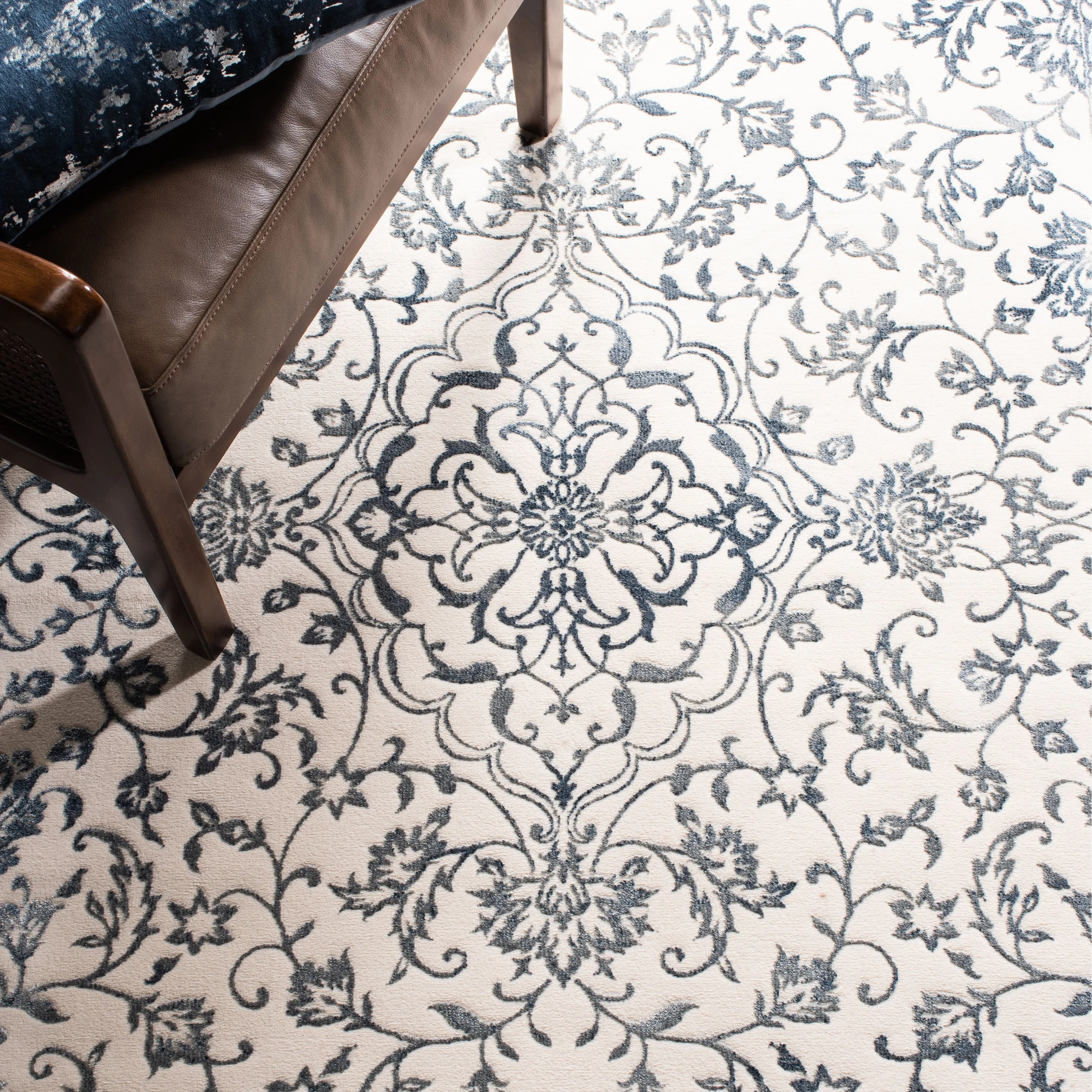 SAFAVIEH Noble Octavie Modern Oriental Polyester Rug