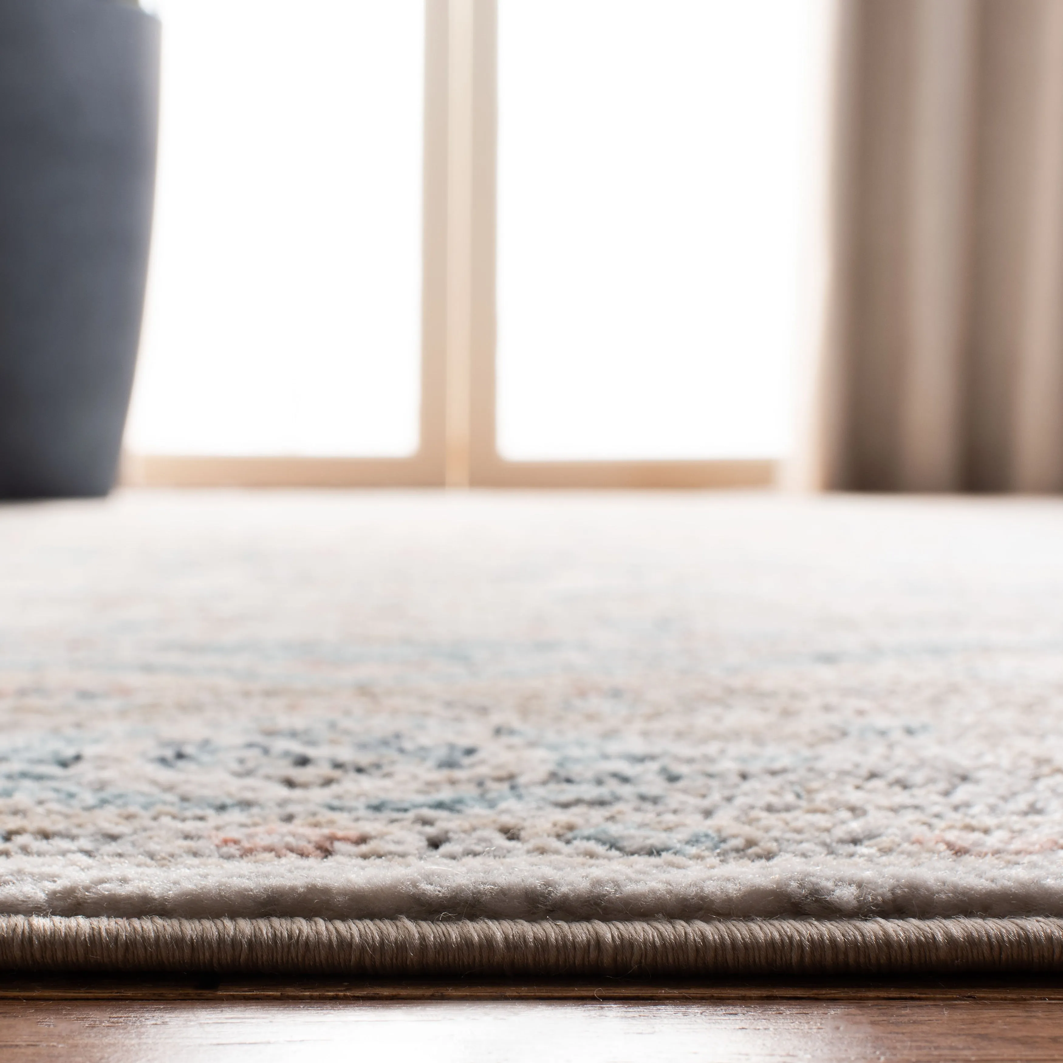 SAFAVIEH Oregon Aurilla Shabby Chic Medallion Rug