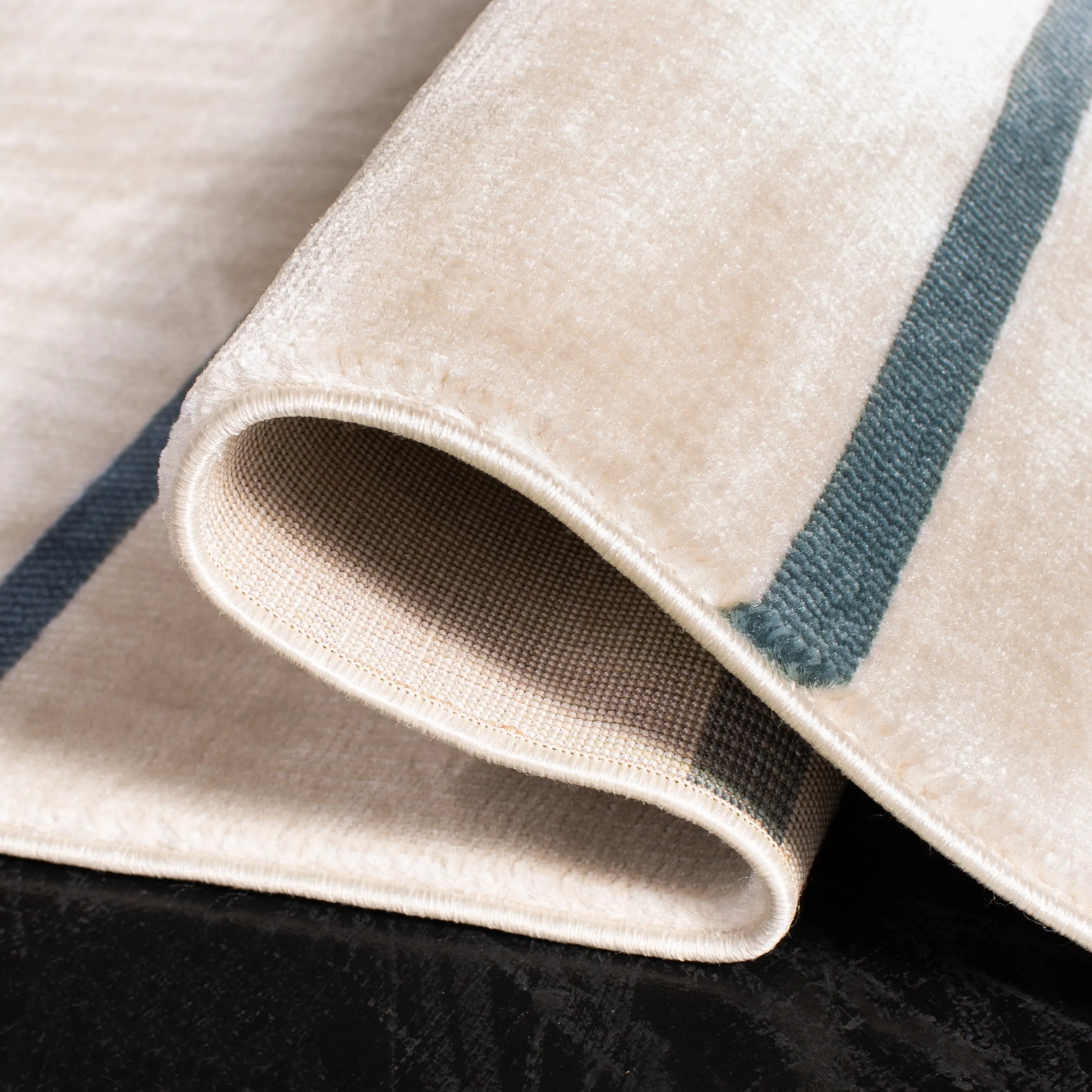 SAFAVIEH Orwell Fleda Modern Stripe Rug