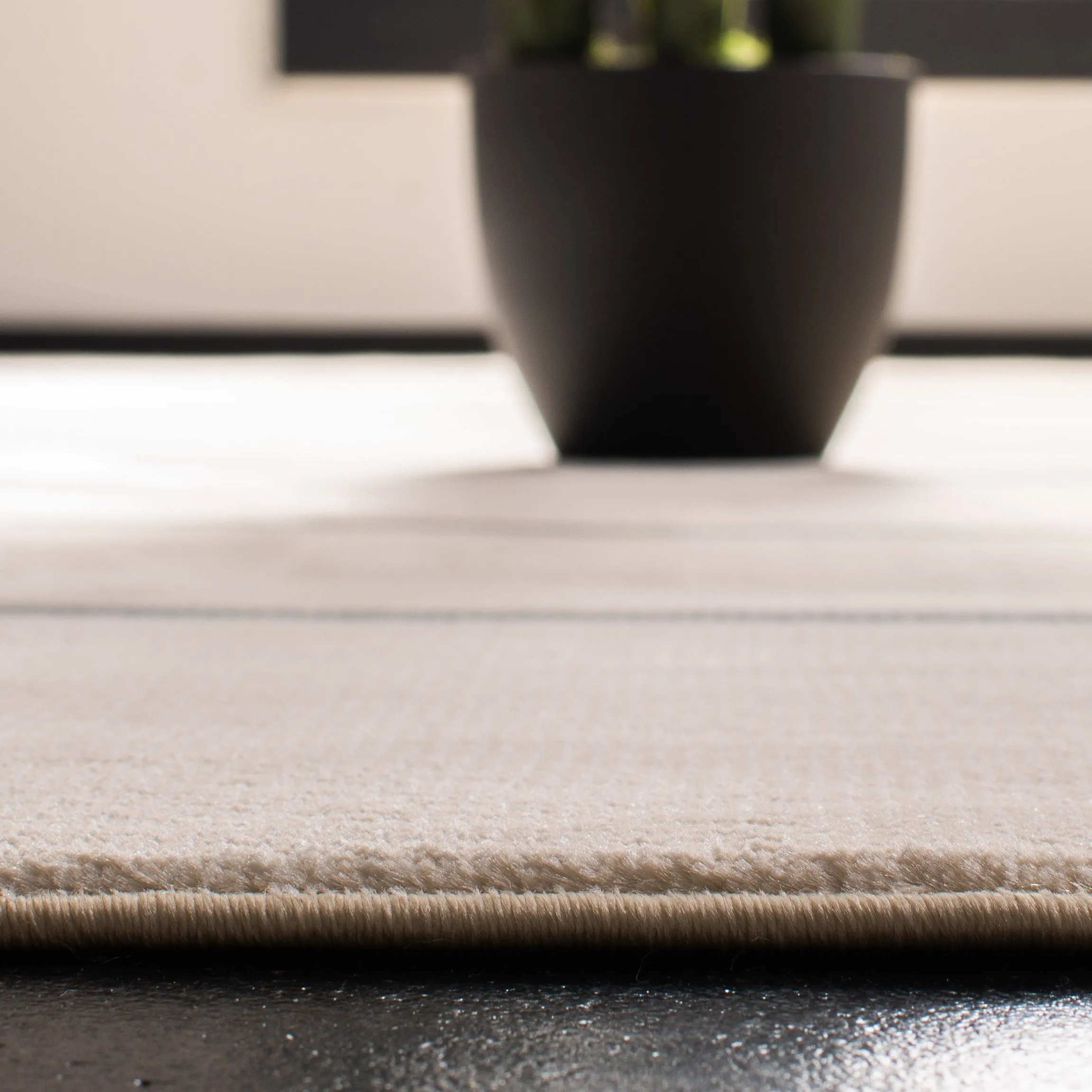 SAFAVIEH Orwell Fleda Modern Stripe Rug