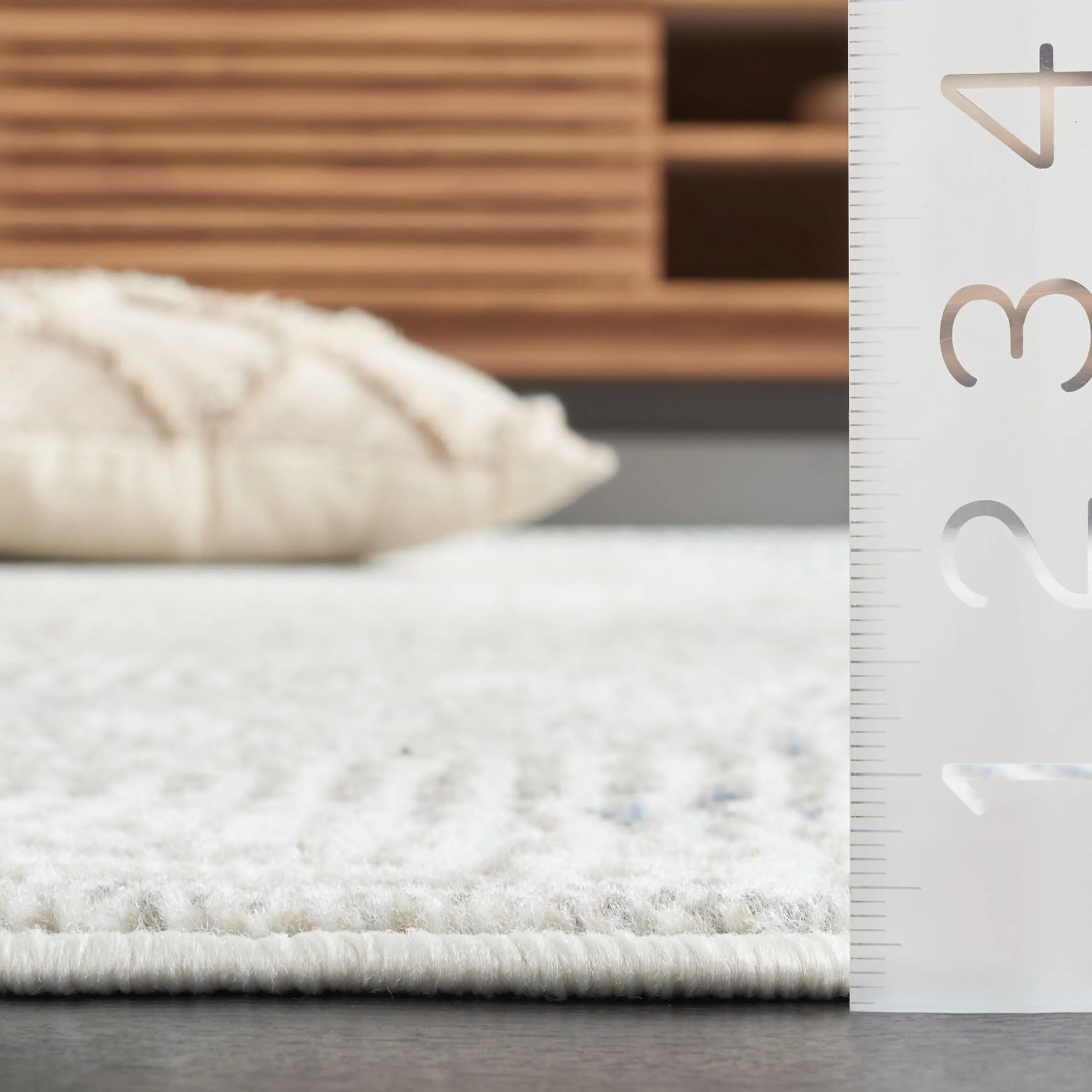 SAFAVIEH Pyramid Gunnlaug Modern Abstract Rug