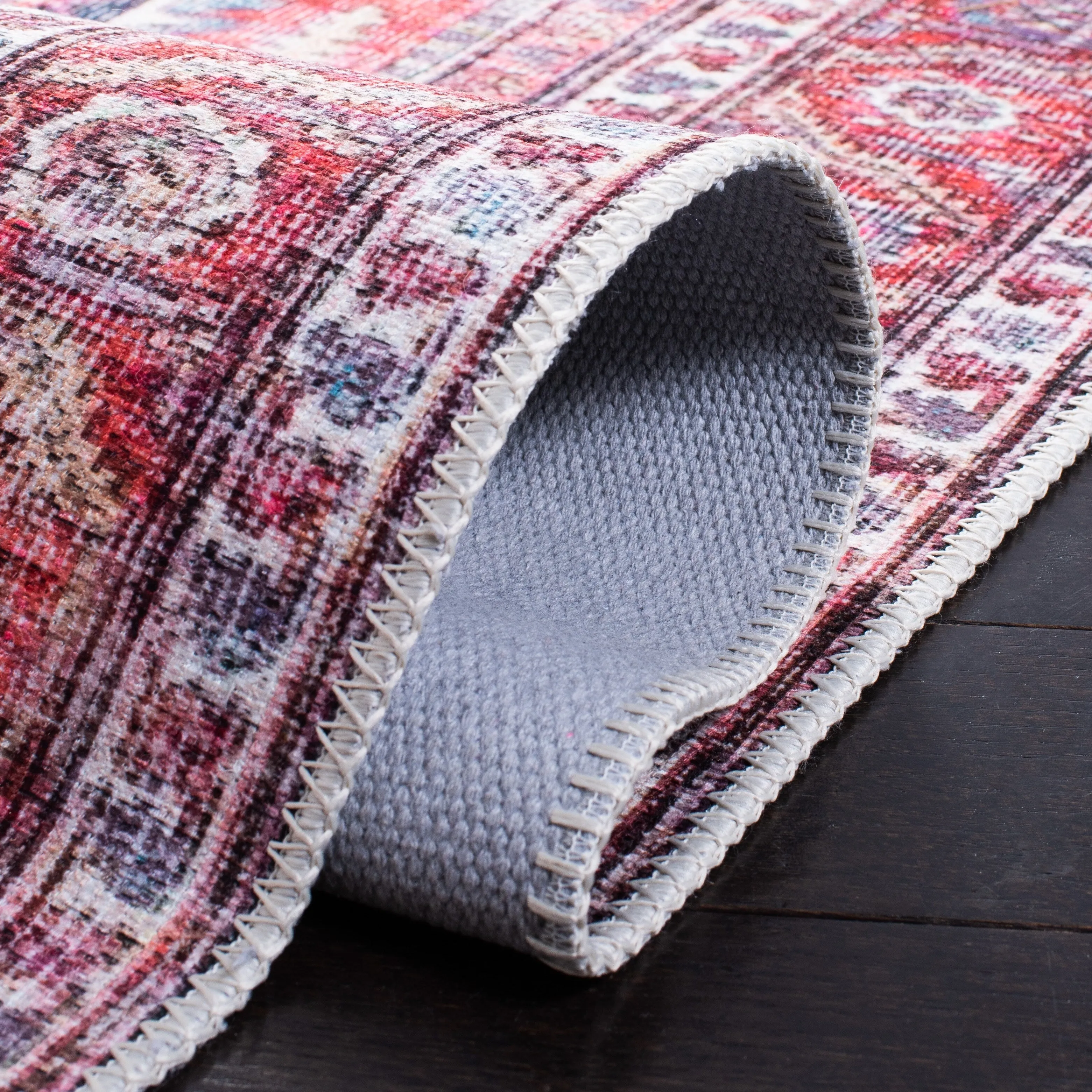 SAFAVIEH Serapi Machine Washable Vallie Medallion Distressed Rug