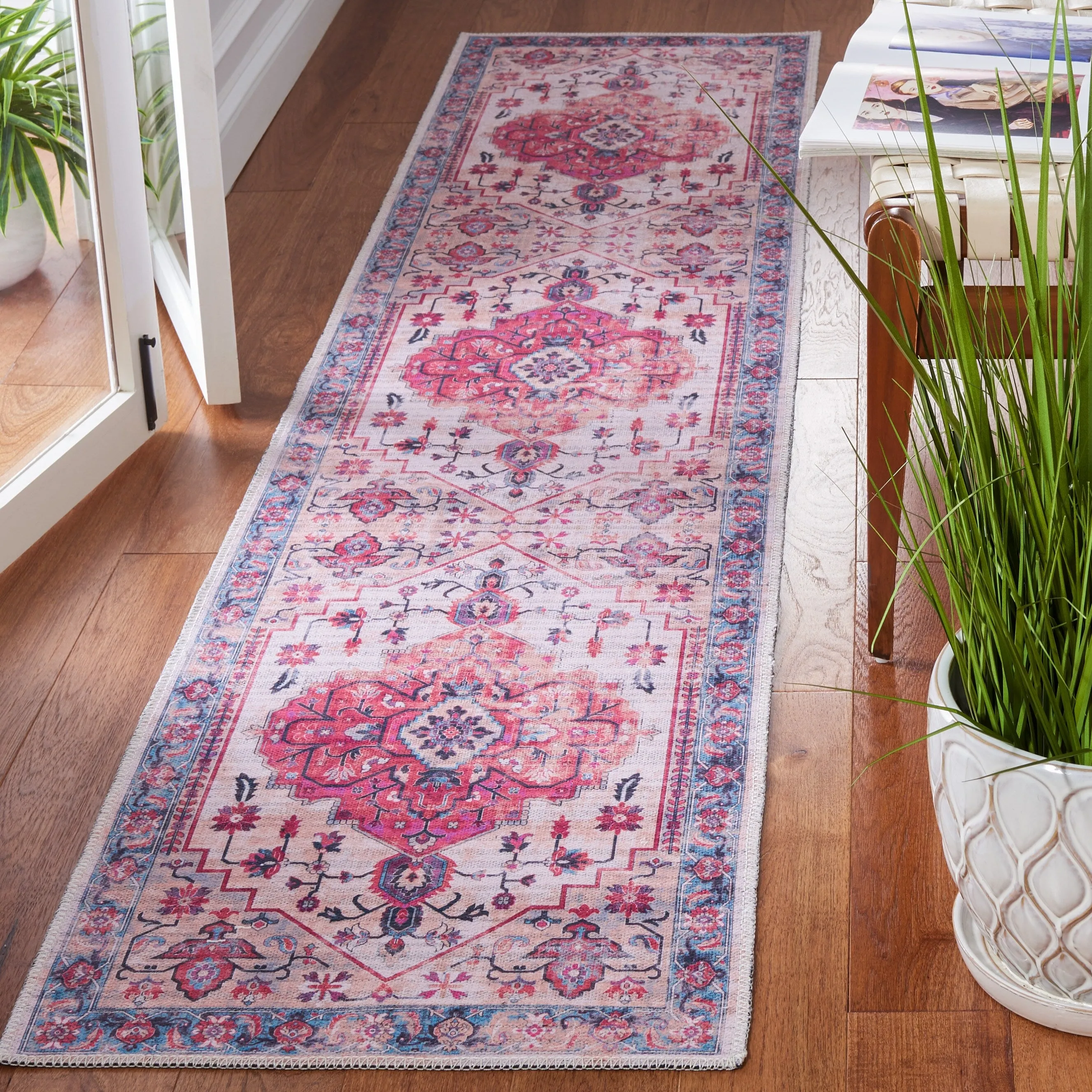 SAFAVIEH Serapi Machine Washable Vallie Medallion Distressed Rug
