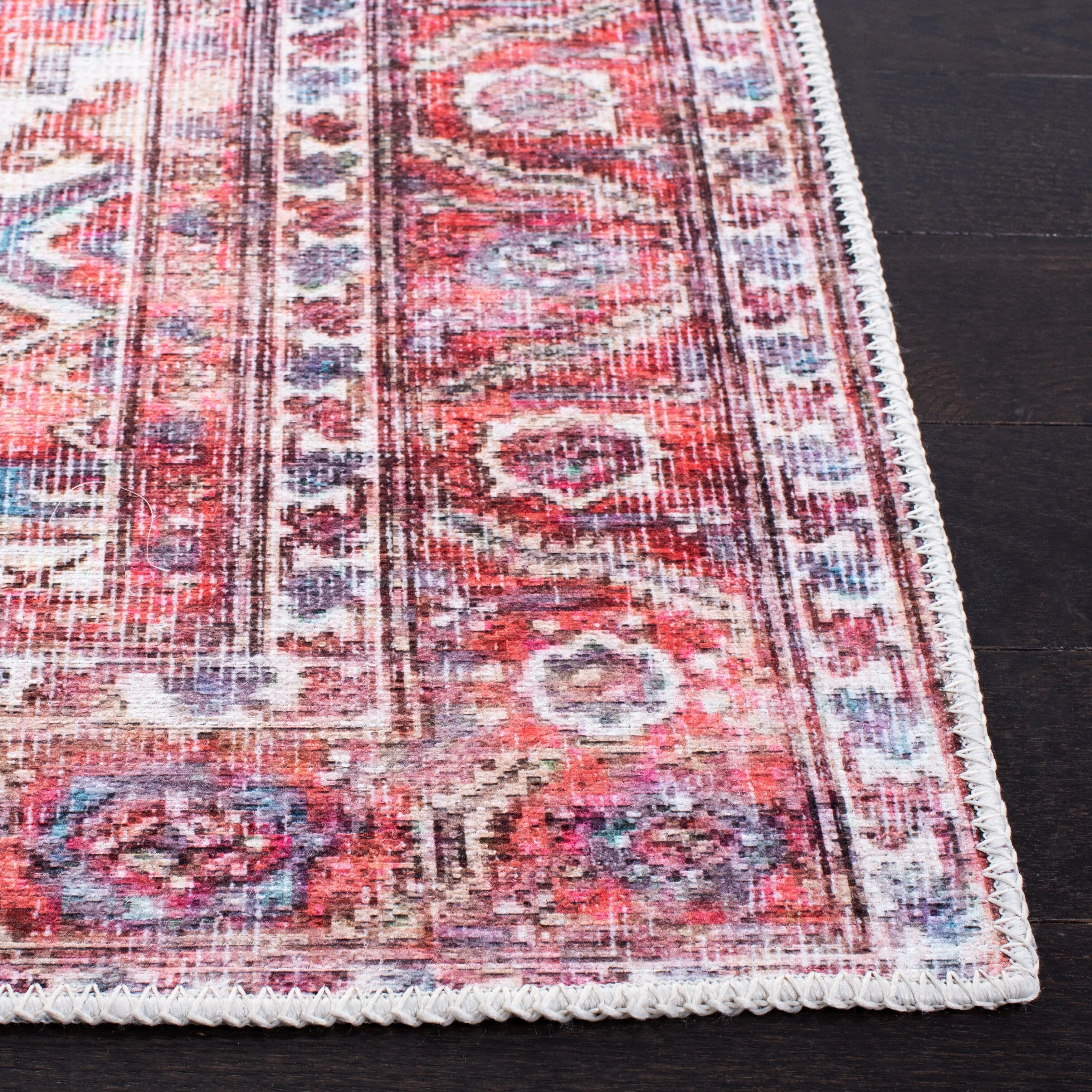 SAFAVIEH Serapi Machine Washable Vallie Medallion Distressed Rug