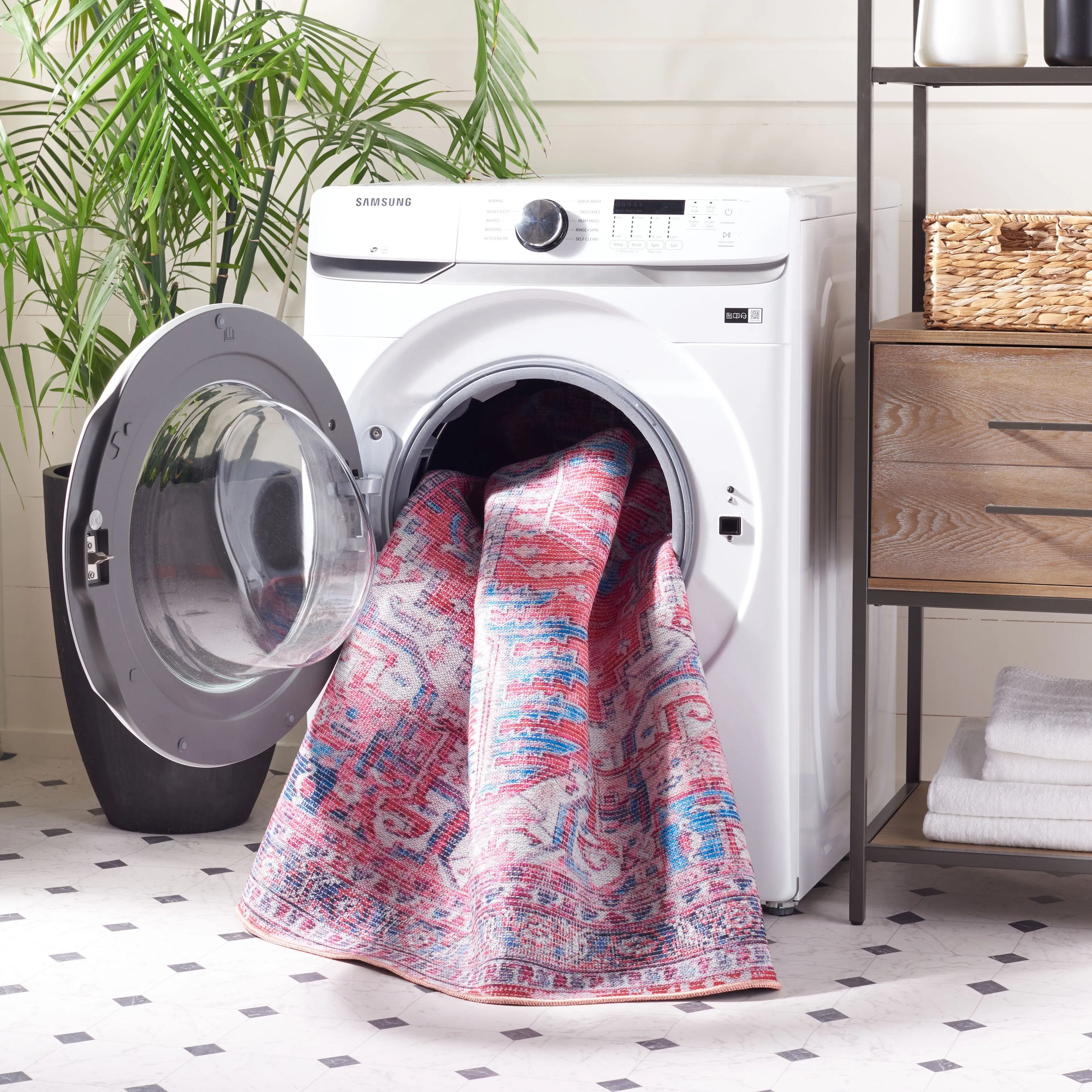 SAFAVIEH Serapi Machine Washable Vallie Medallion Distressed Rug