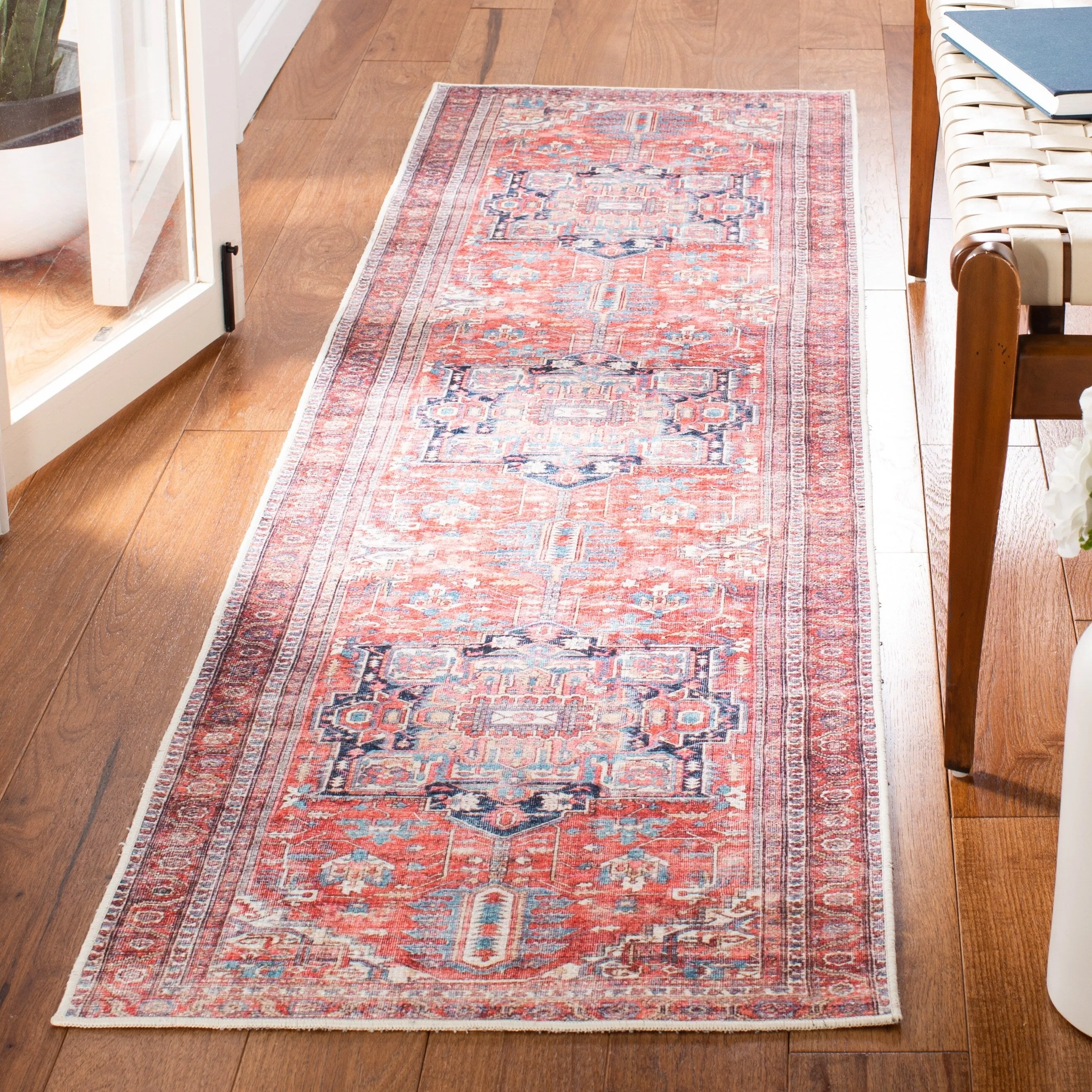 SAFAVIEH Serapi Machine Washable Vallie Medallion Distressed Rug