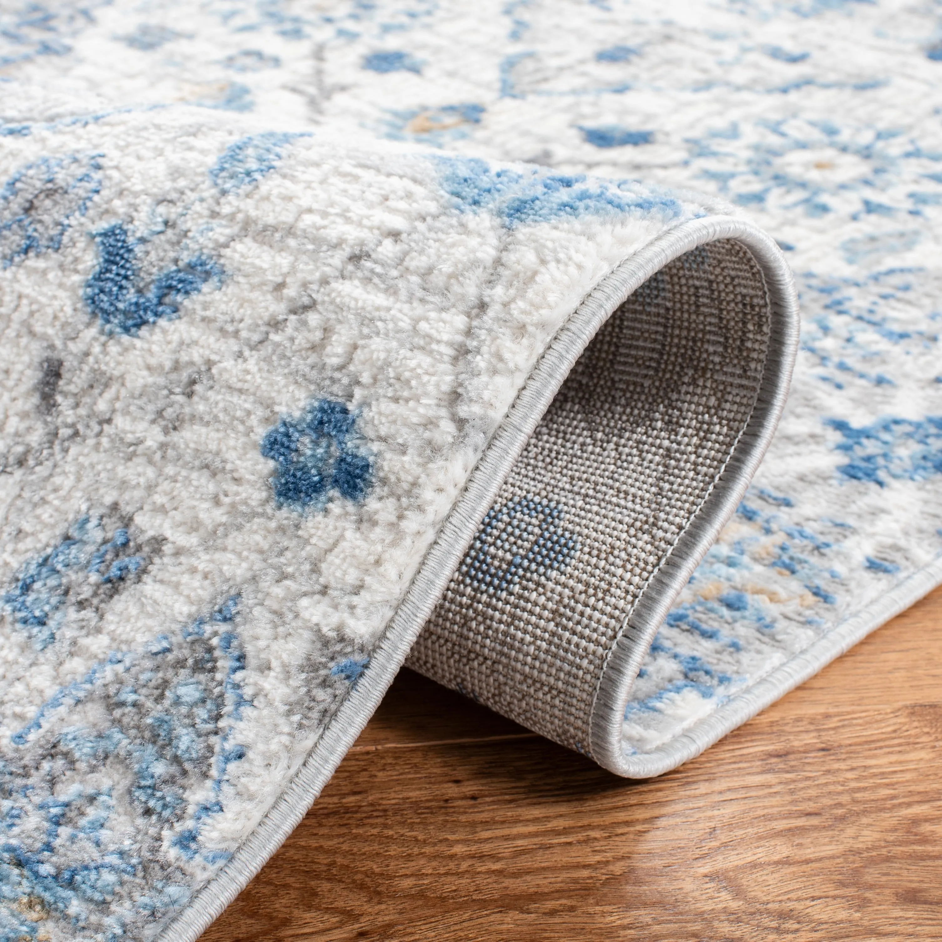 SAFAVIEH Shivan Henka Floral Rug