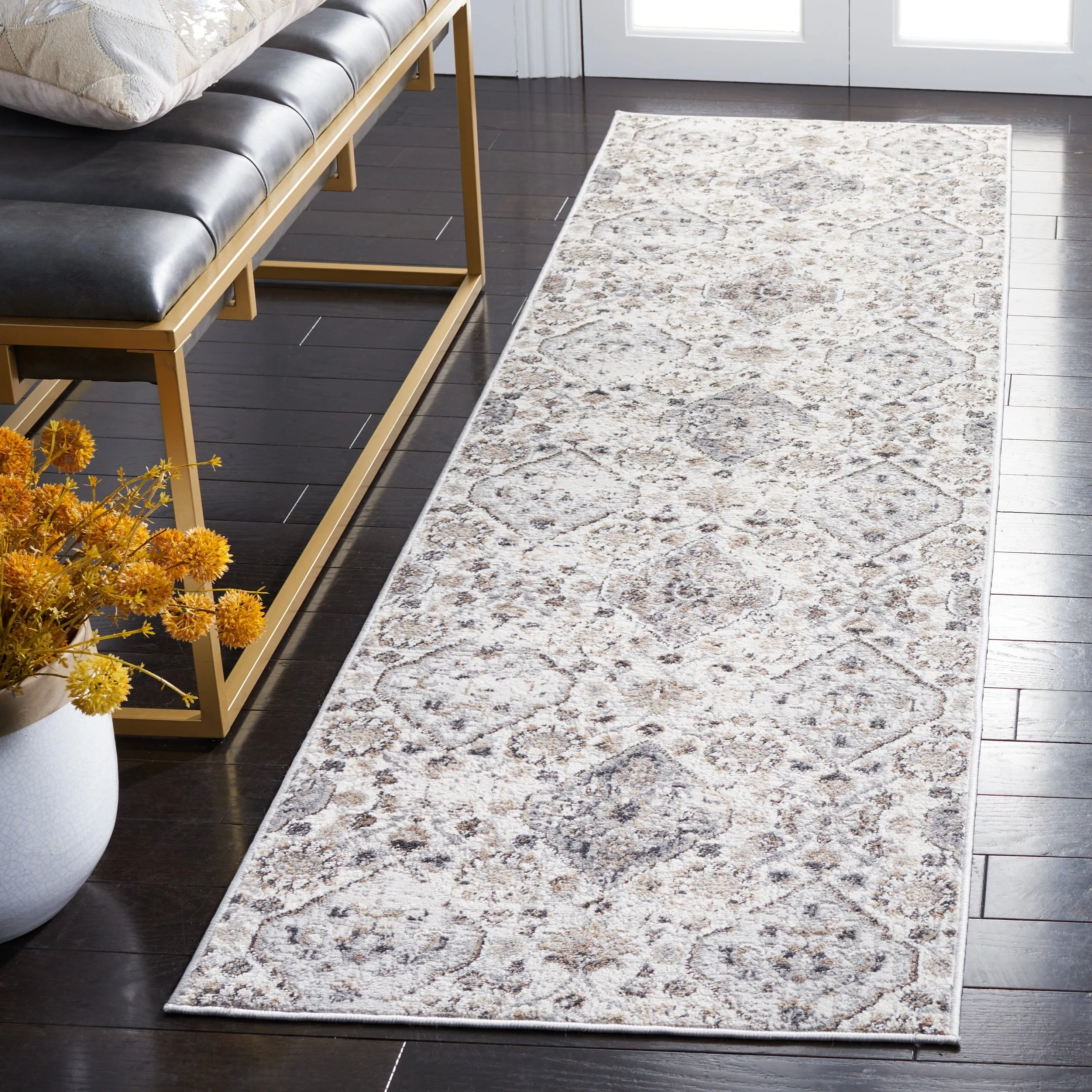 SAFAVIEH Shivan Henka Floral Rug