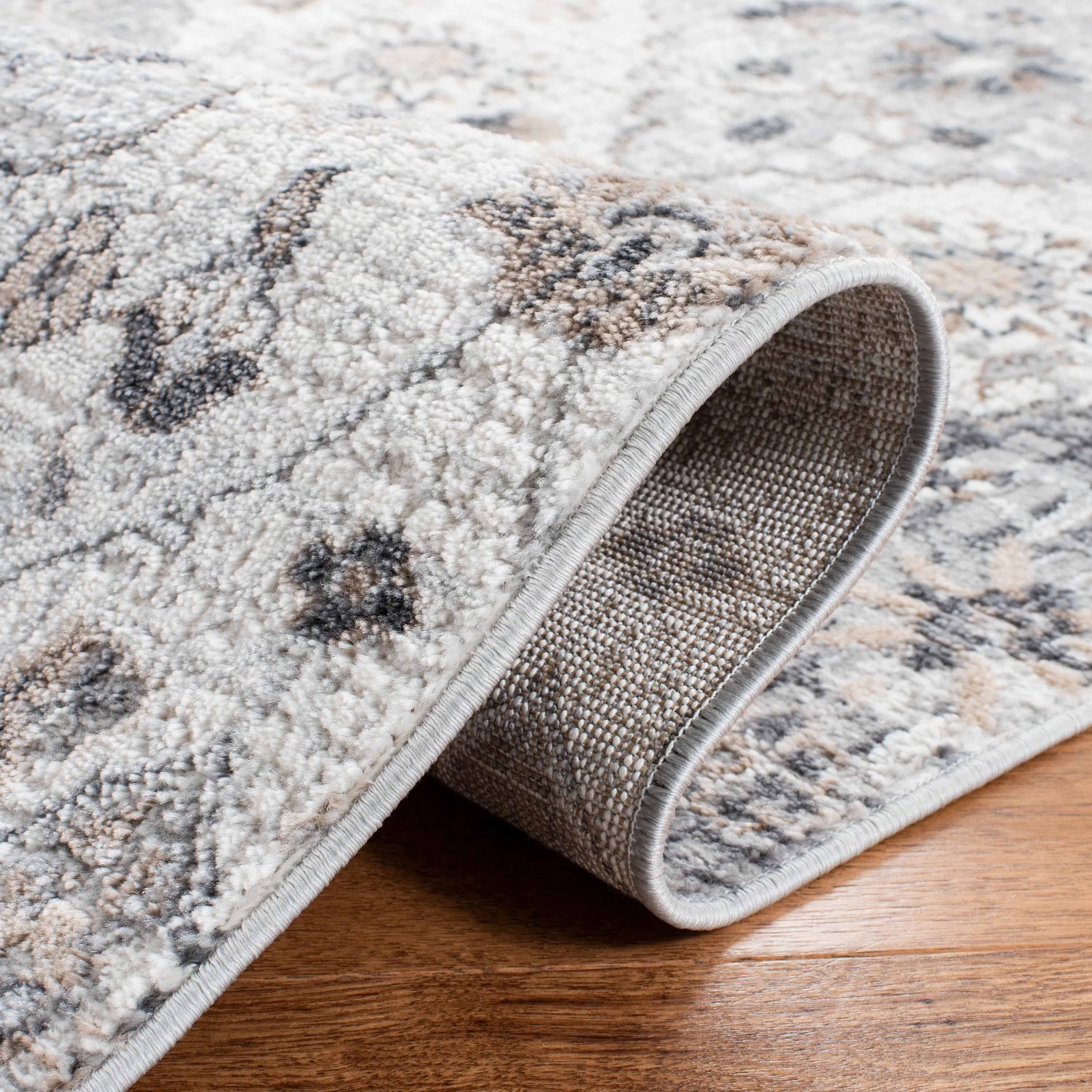 SAFAVIEH Shivan Henka Floral Rug