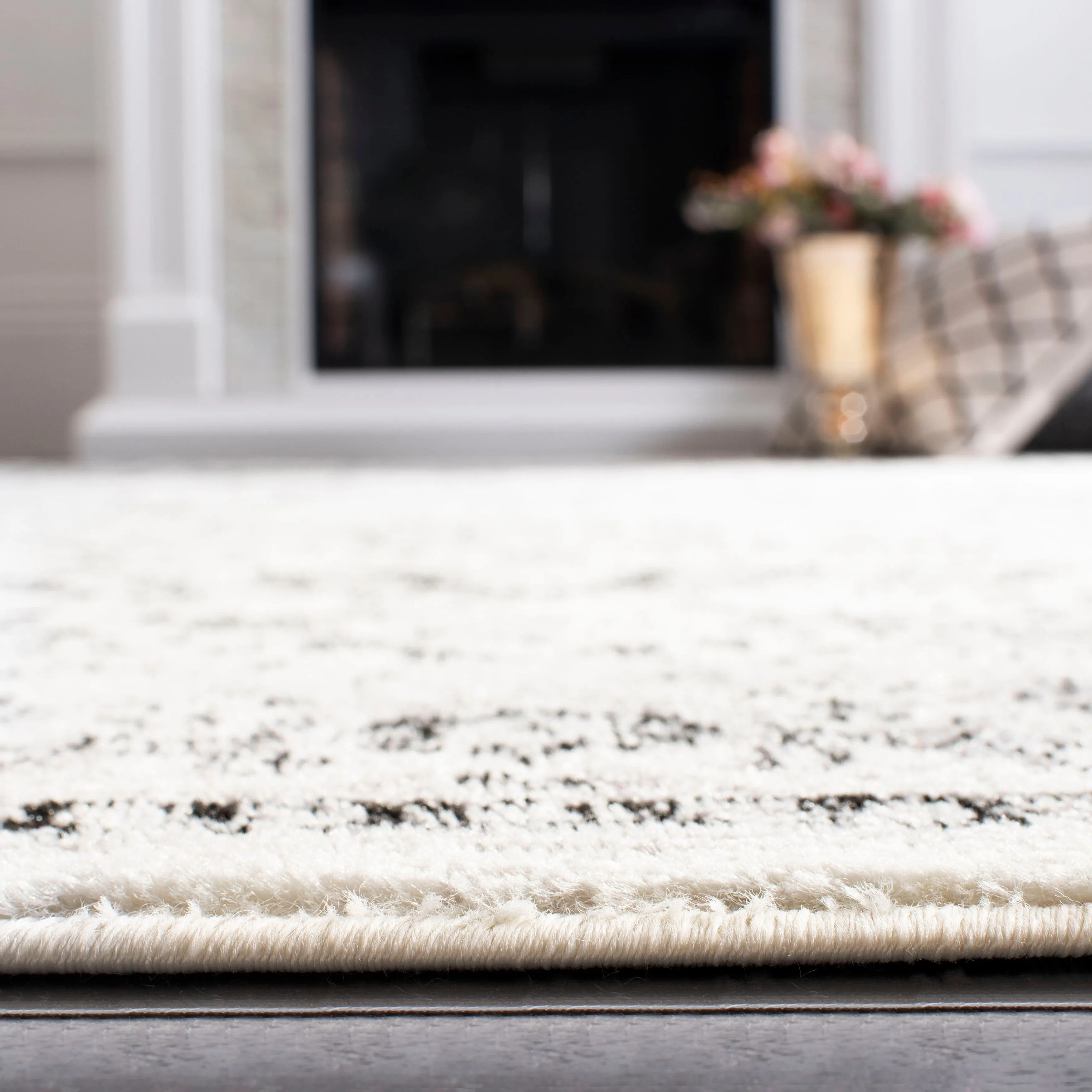 SAFAVIEH Skyler Agoritsa Oriental Boho Rug