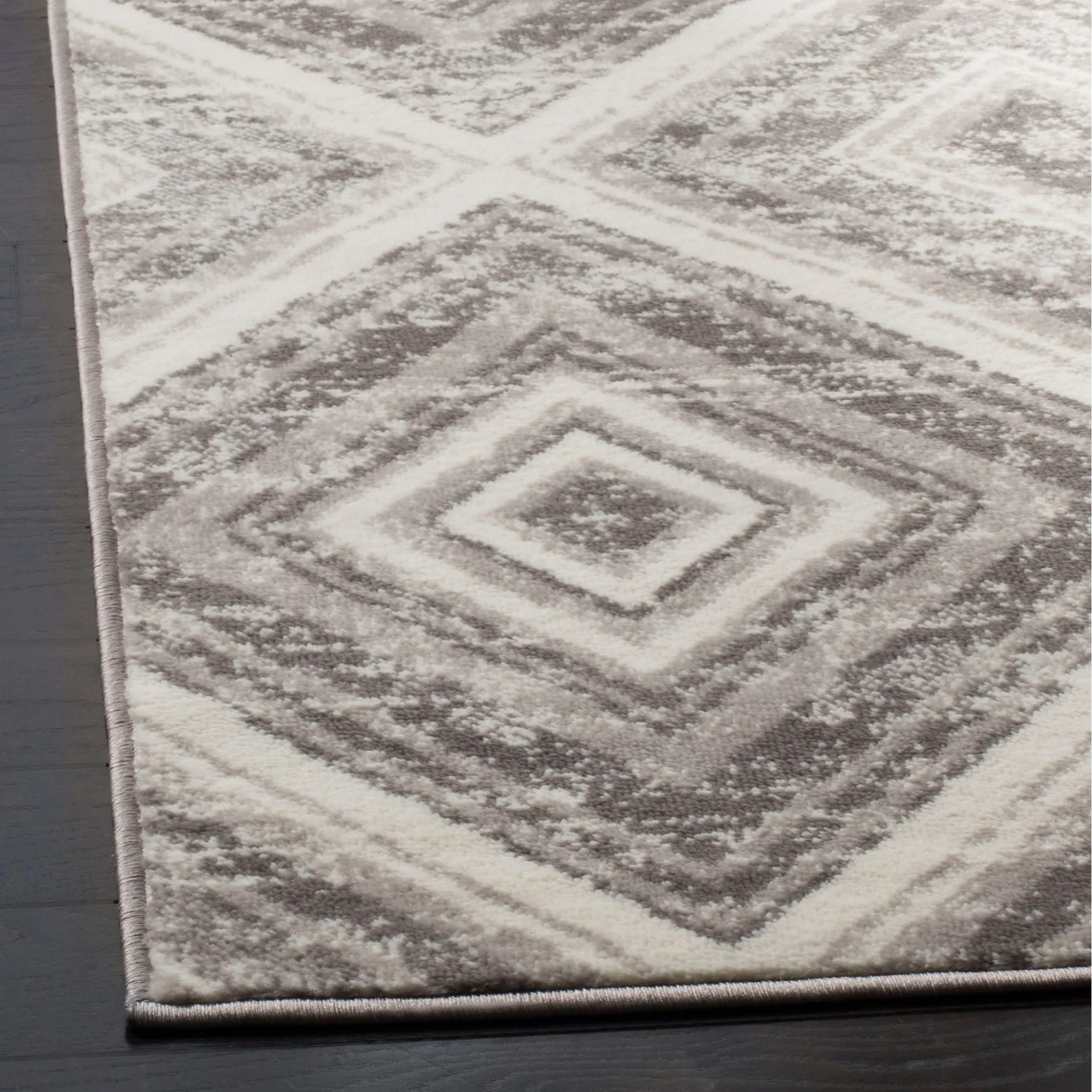 SAFAVIEH Skyler Onie Modern Rug