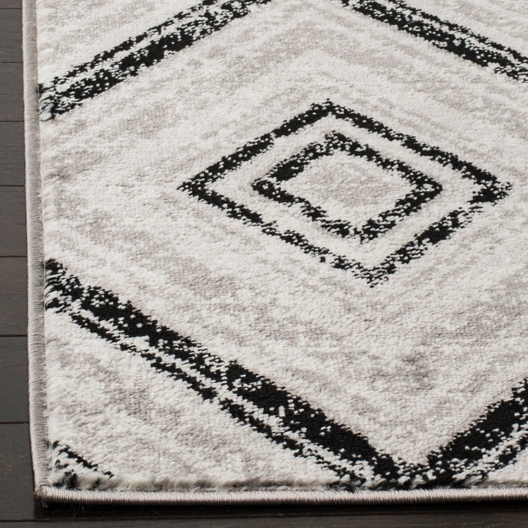 SAFAVIEH Skyler Onie Modern Rug