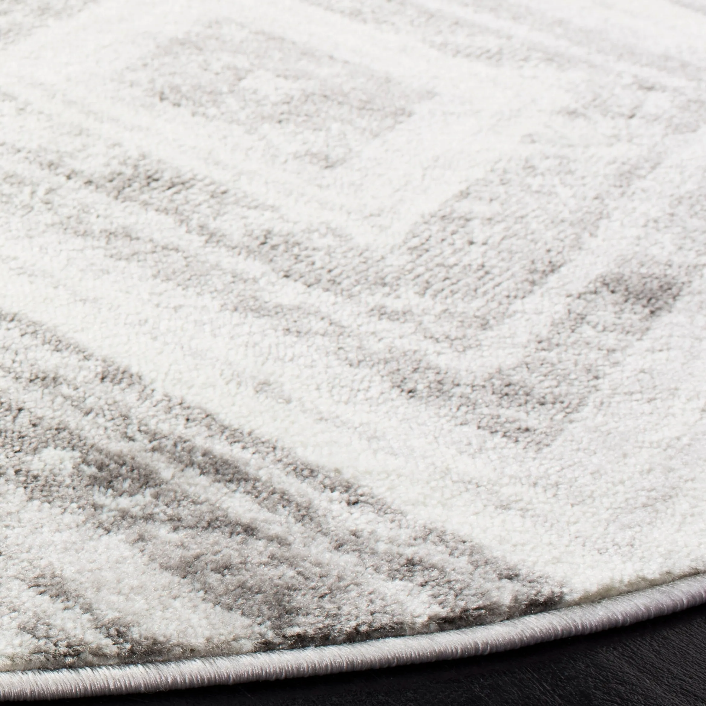 SAFAVIEH Skyler Onie Modern Rug