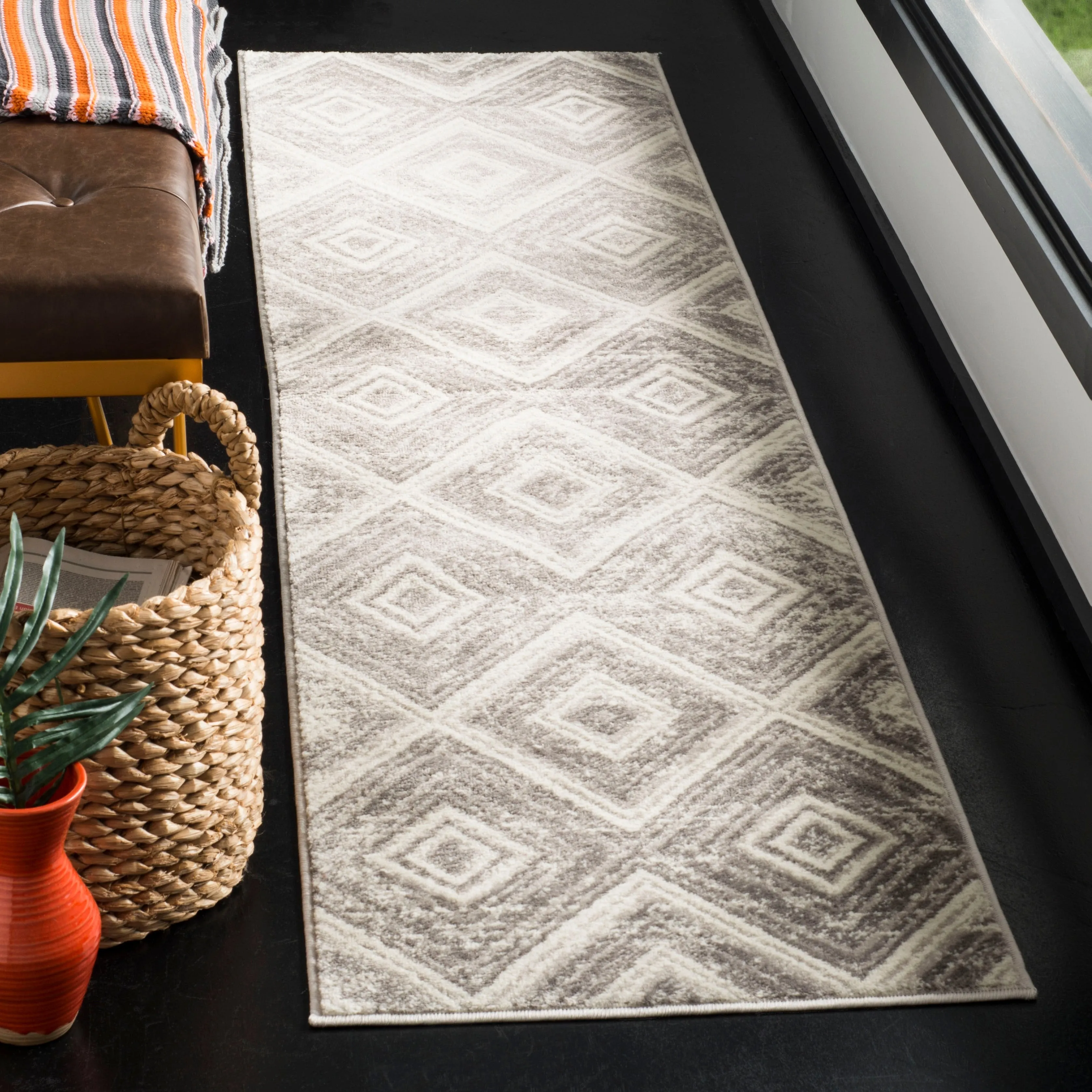 SAFAVIEH Skyler Onie Modern Rug