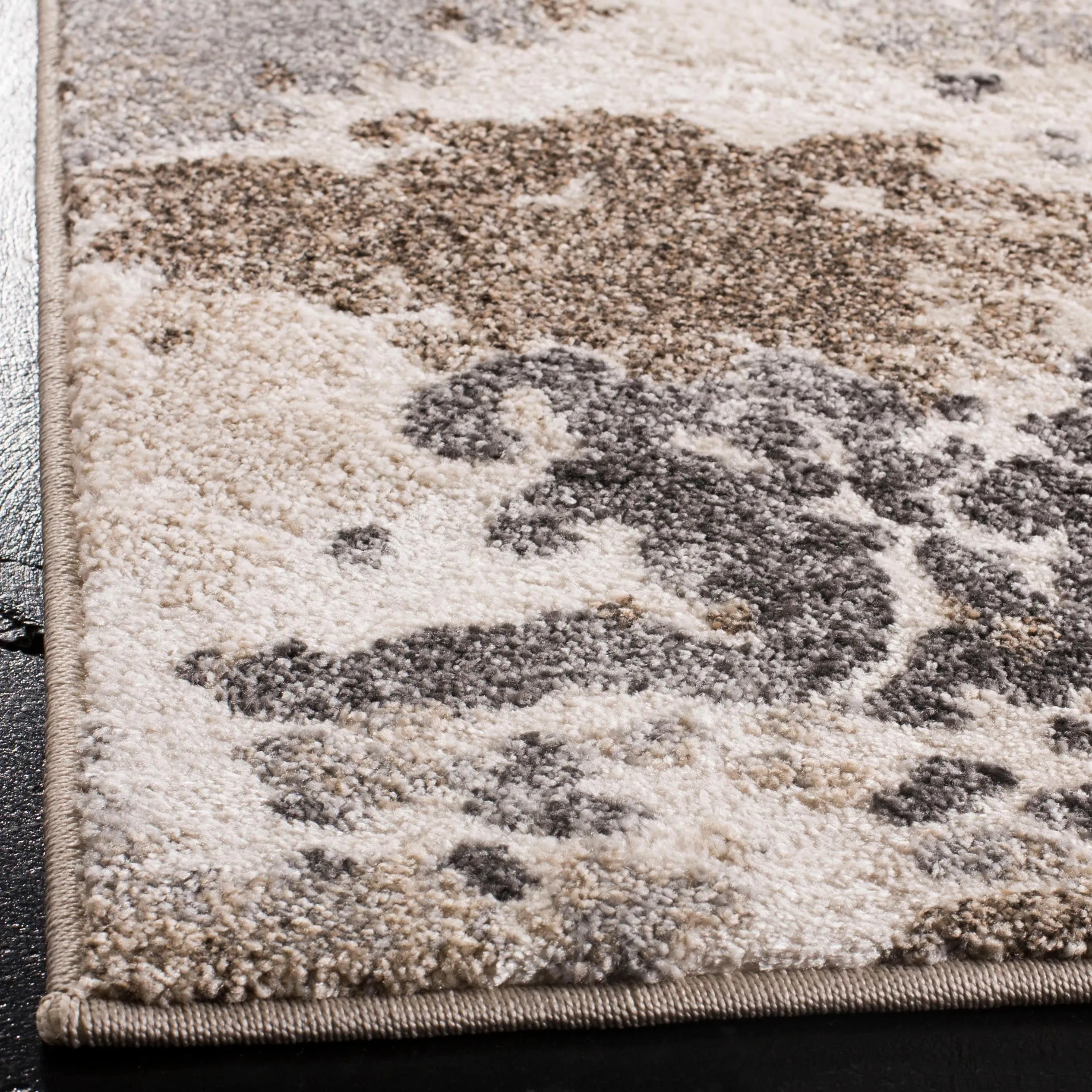 SAFAVIEH Spirit Pansy Modern Abstract Rug