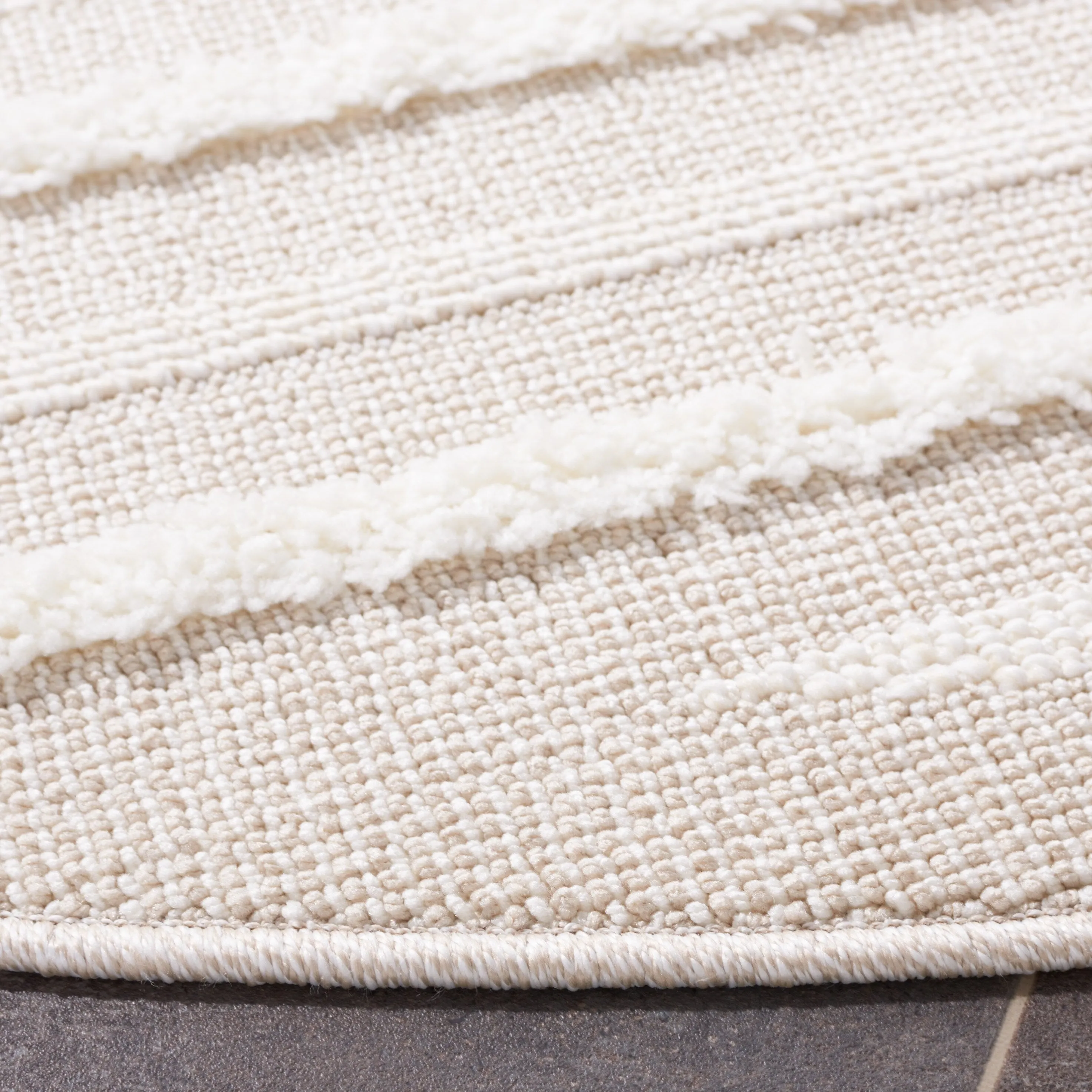 SAFAVIEH Trends Leonie Stripe Rug
