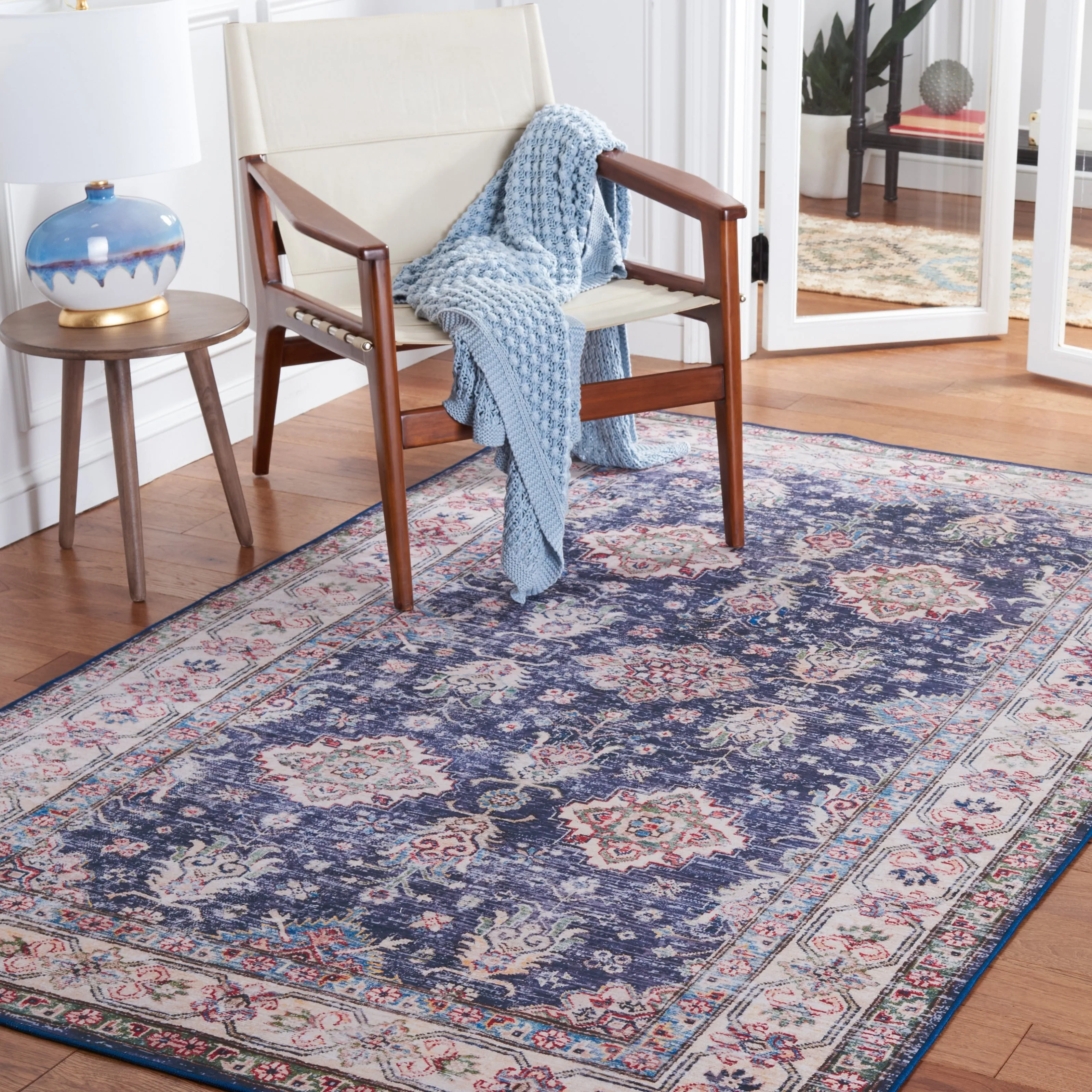 SAFAVIEH Tucson Machine Washable Slip Resistant Daisie Oriental Rug