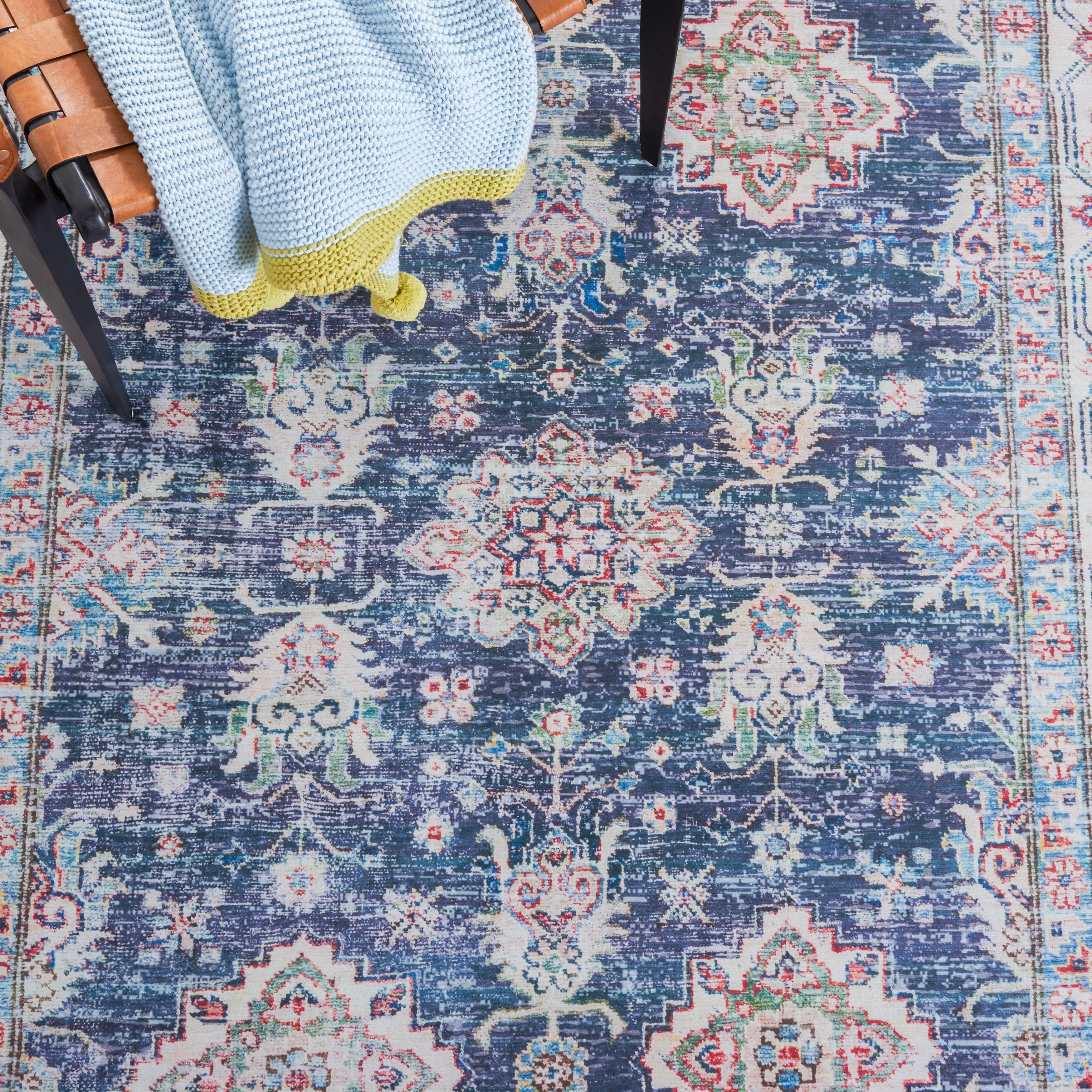 SAFAVIEH Tucson Machine Washable Slip Resistant Fraida Oriental Rug