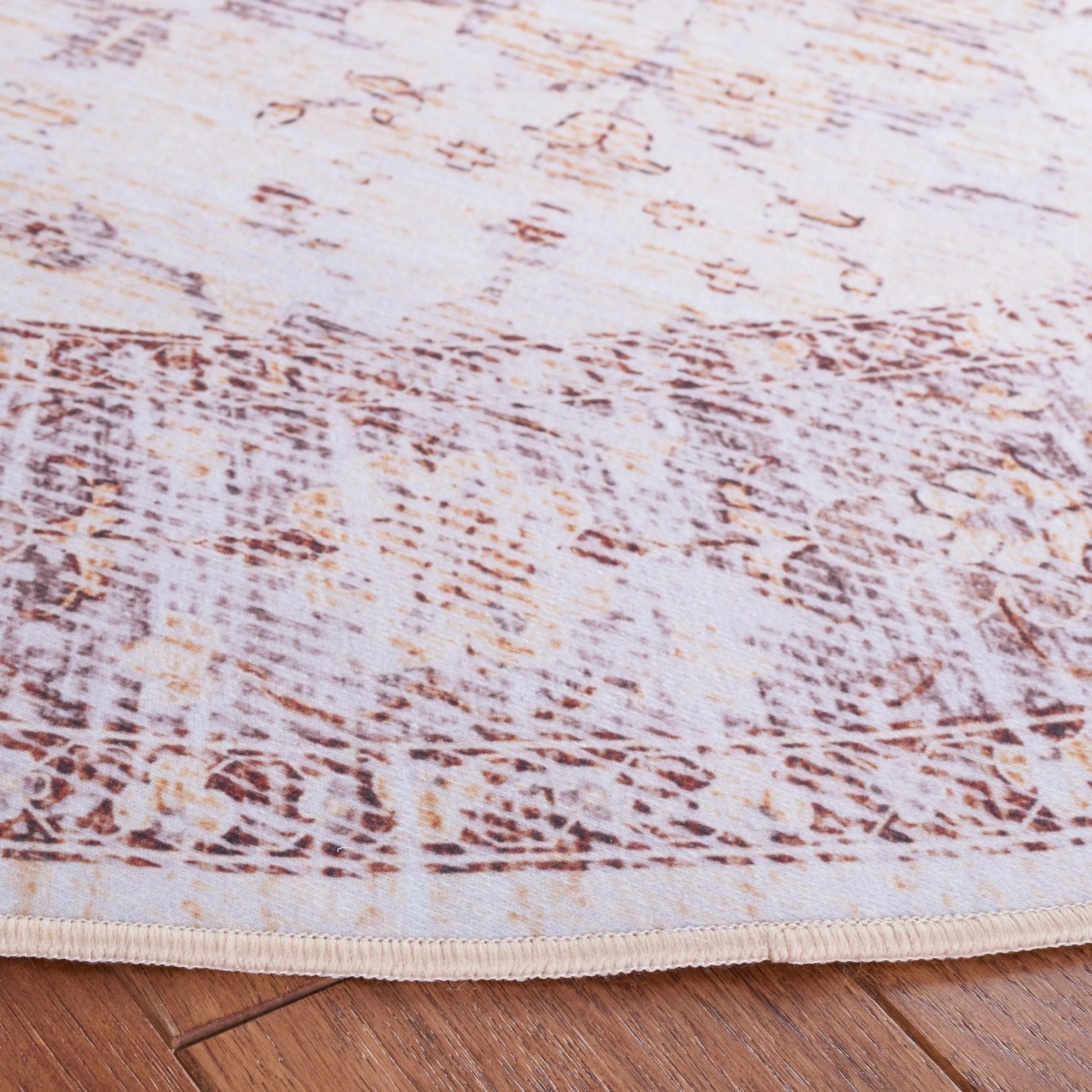 SAFAVIEH Tucson Machine Washable Slip Resistant Riham Oriental Rug