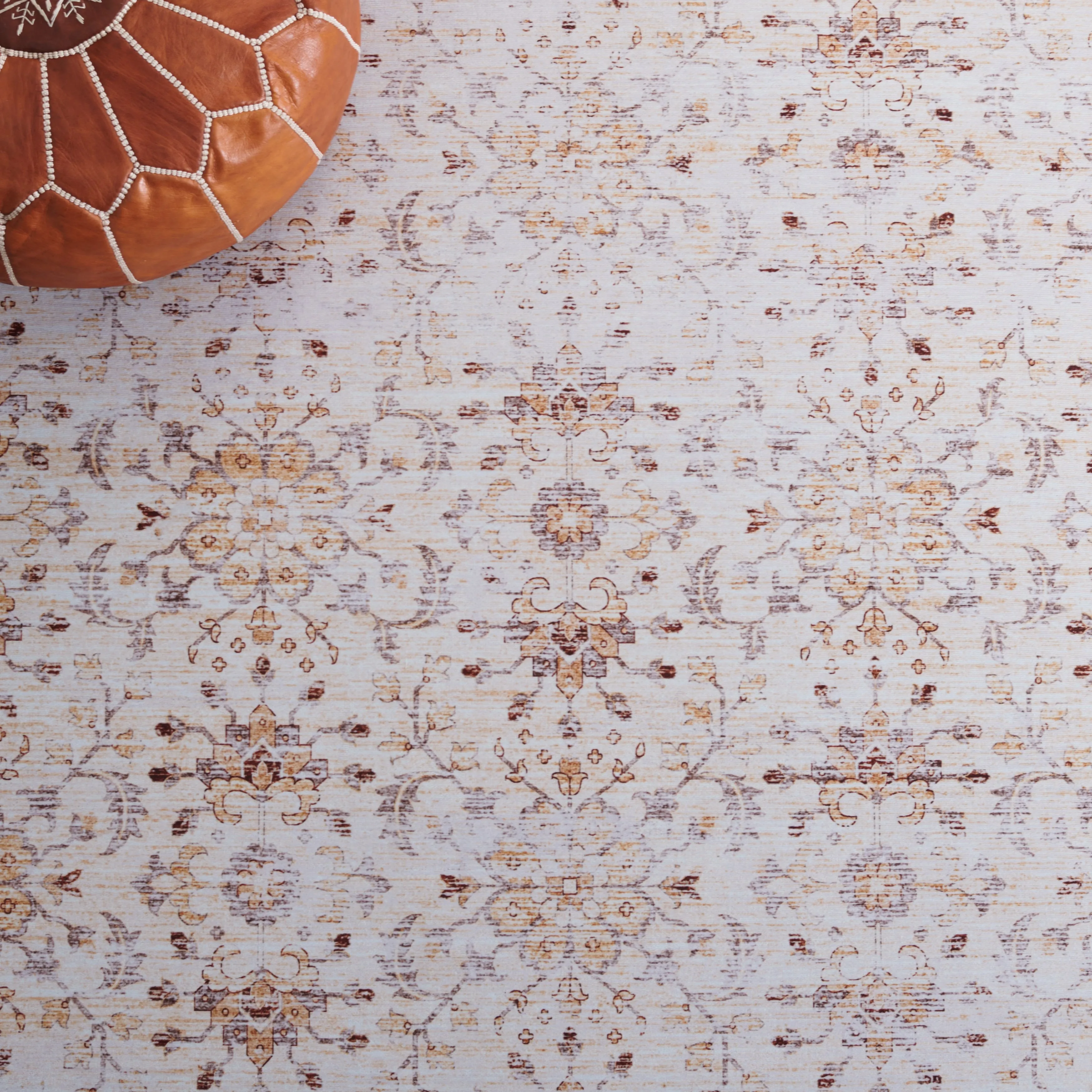 SAFAVIEH Tucson Machine Washable Slip Resistant Riham Oriental Rug