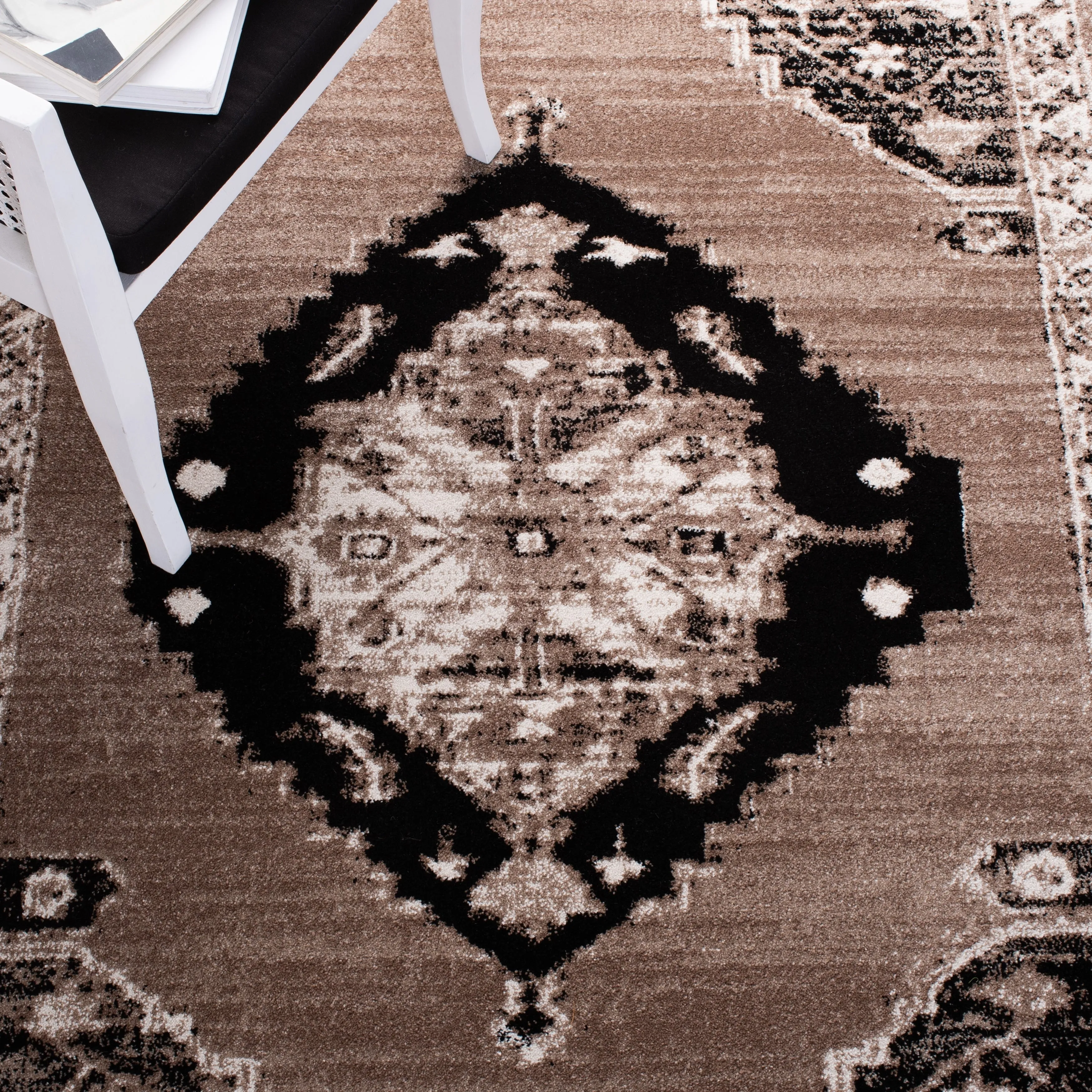 SAFAVIEH Vintage Hamadan Lucile Traditional Medallion Rug