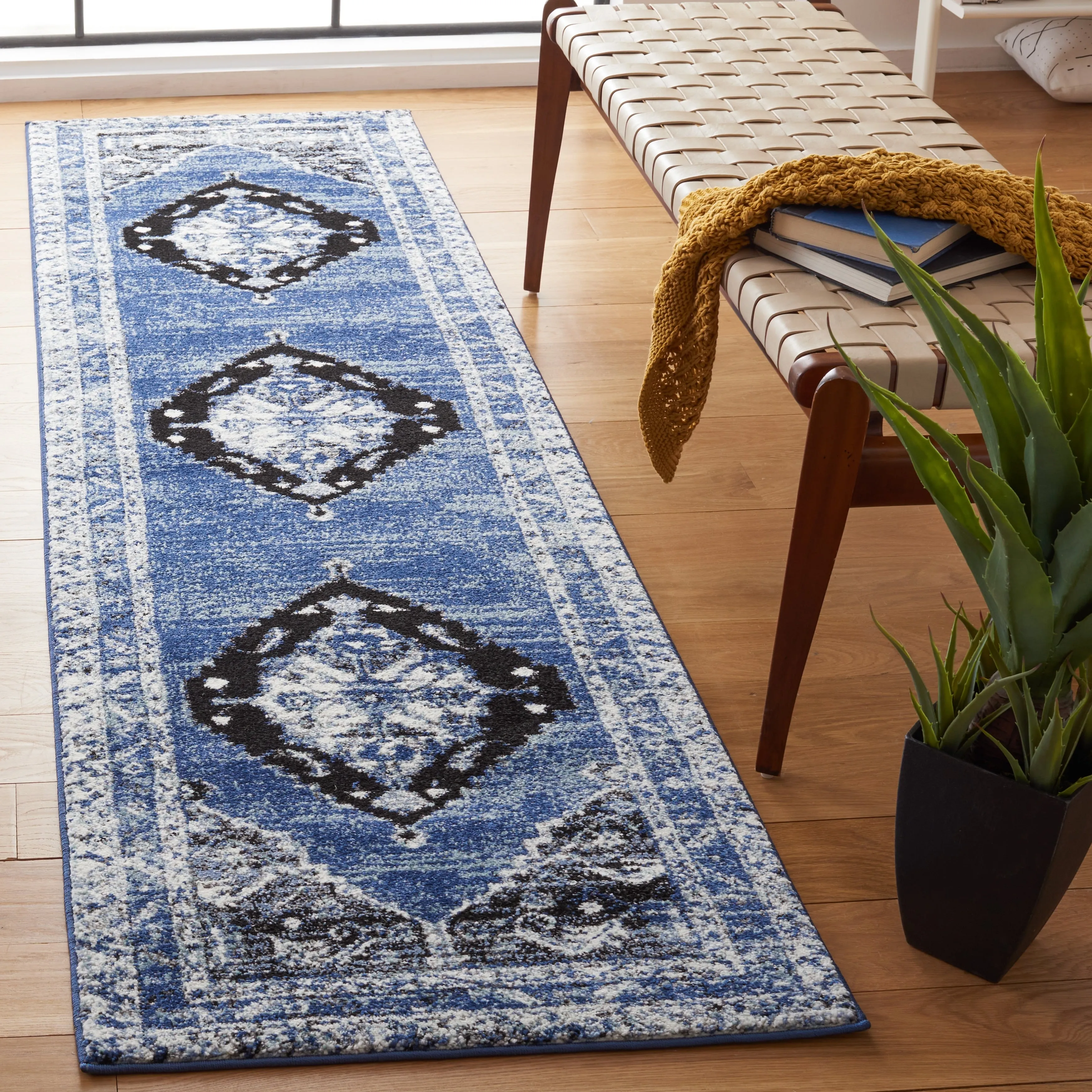SAFAVIEH Vintage Hamadan Lucile Traditional Medallion Rug