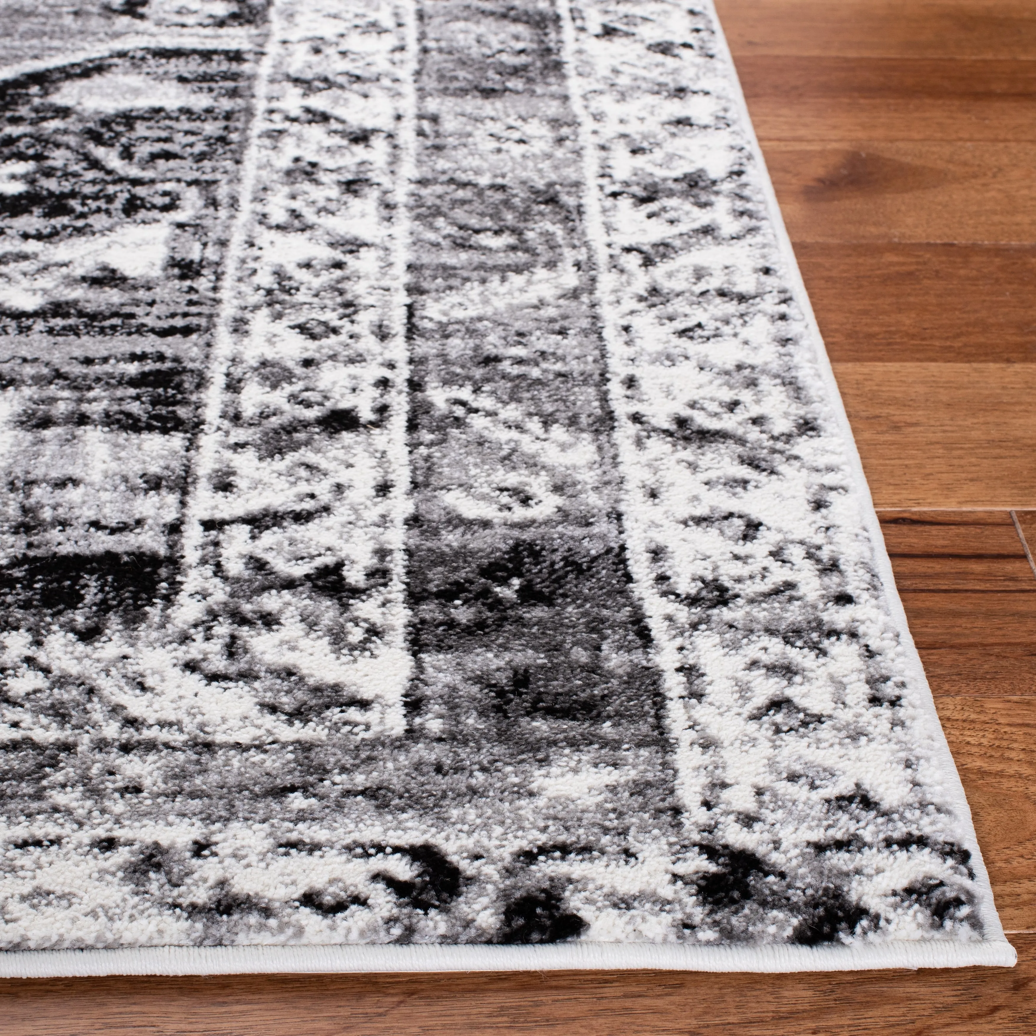 SAFAVIEH Vintage Hamadan Lucile Traditional Medallion Rug