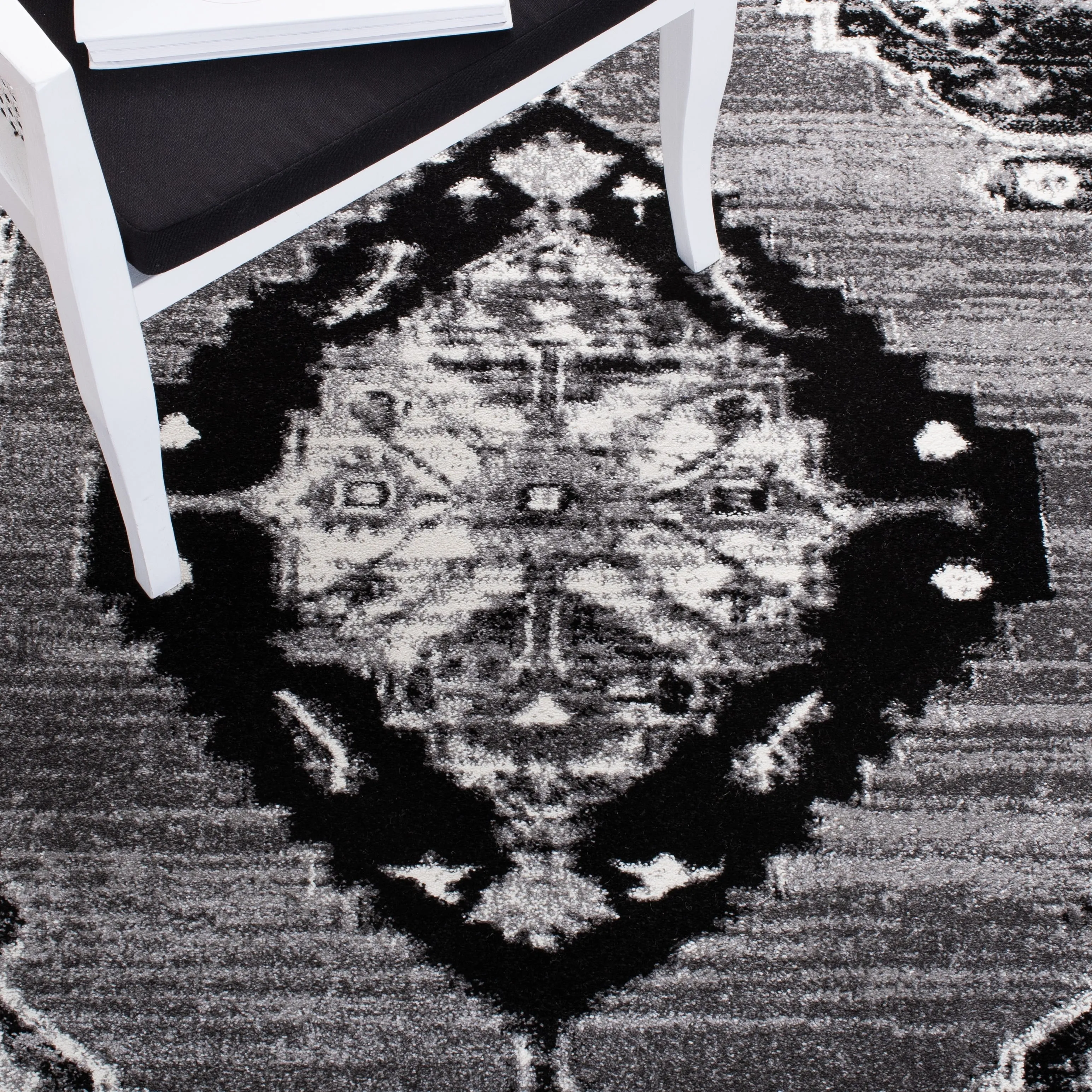SAFAVIEH Vintage Hamadan Lucile Traditional Medallion Rug
