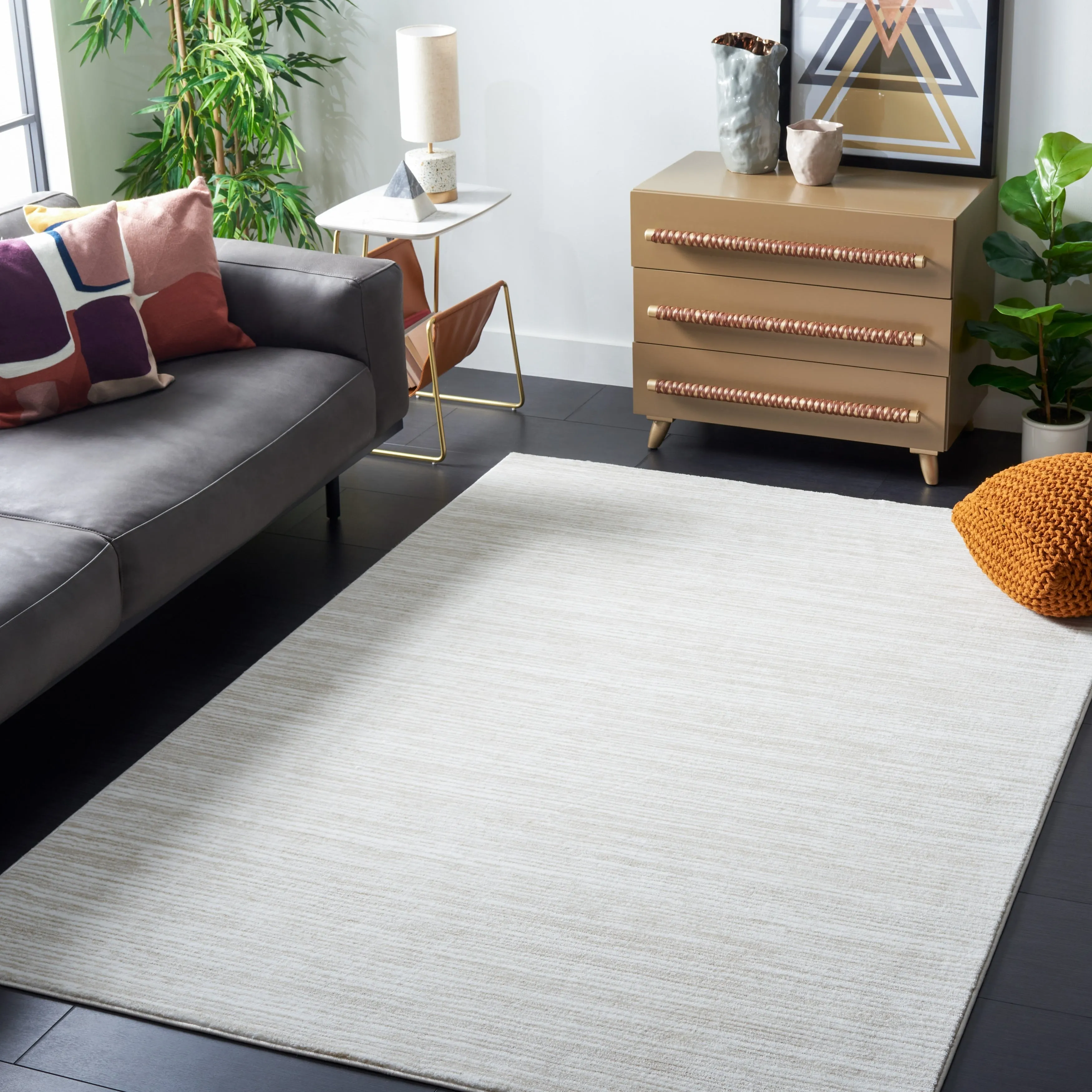 SAFAVIEH Vision Sunanda Modern Ombre Tonal Rug.