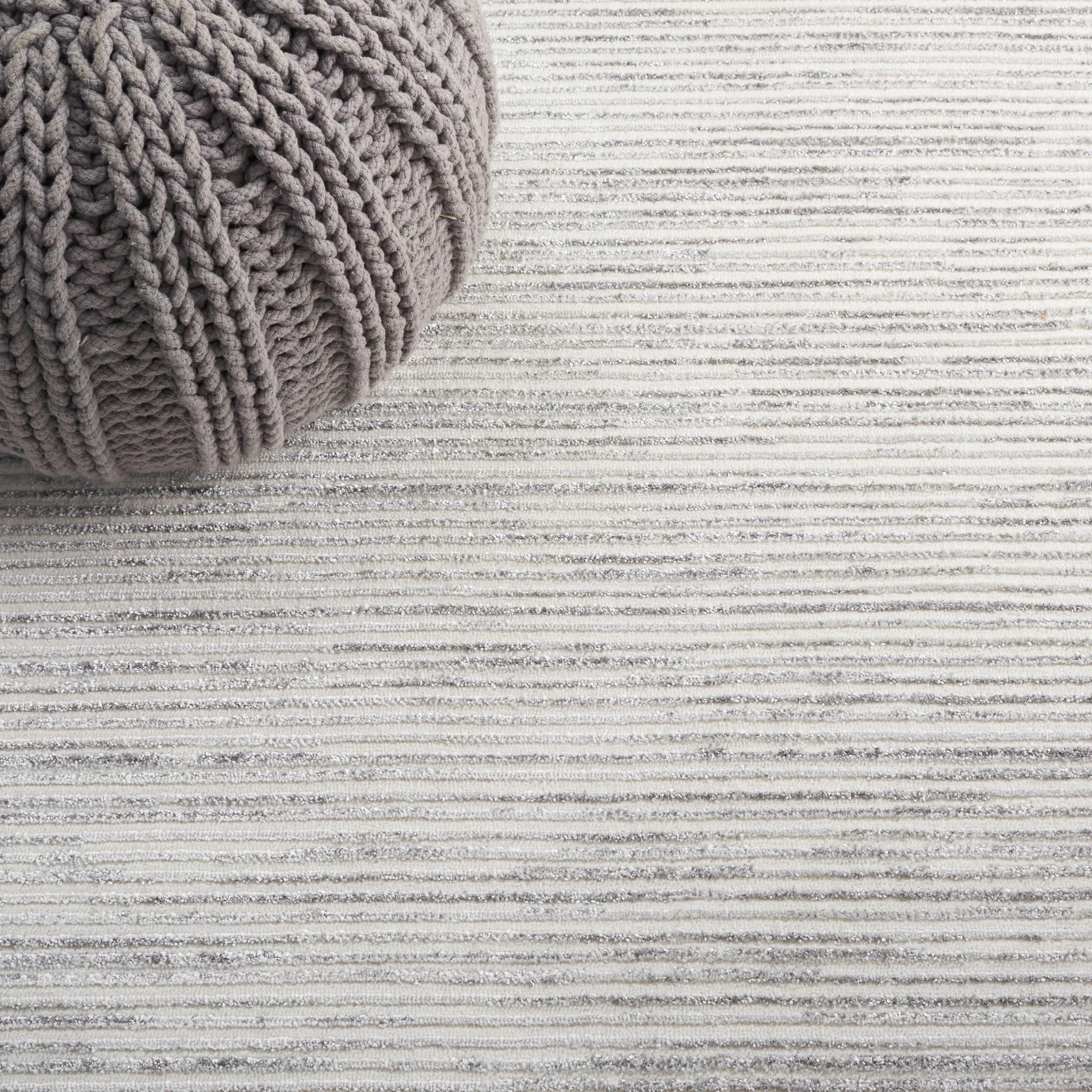 SAFAVIEH Whisper Quinty Contemporary Stripe Fringe Rug