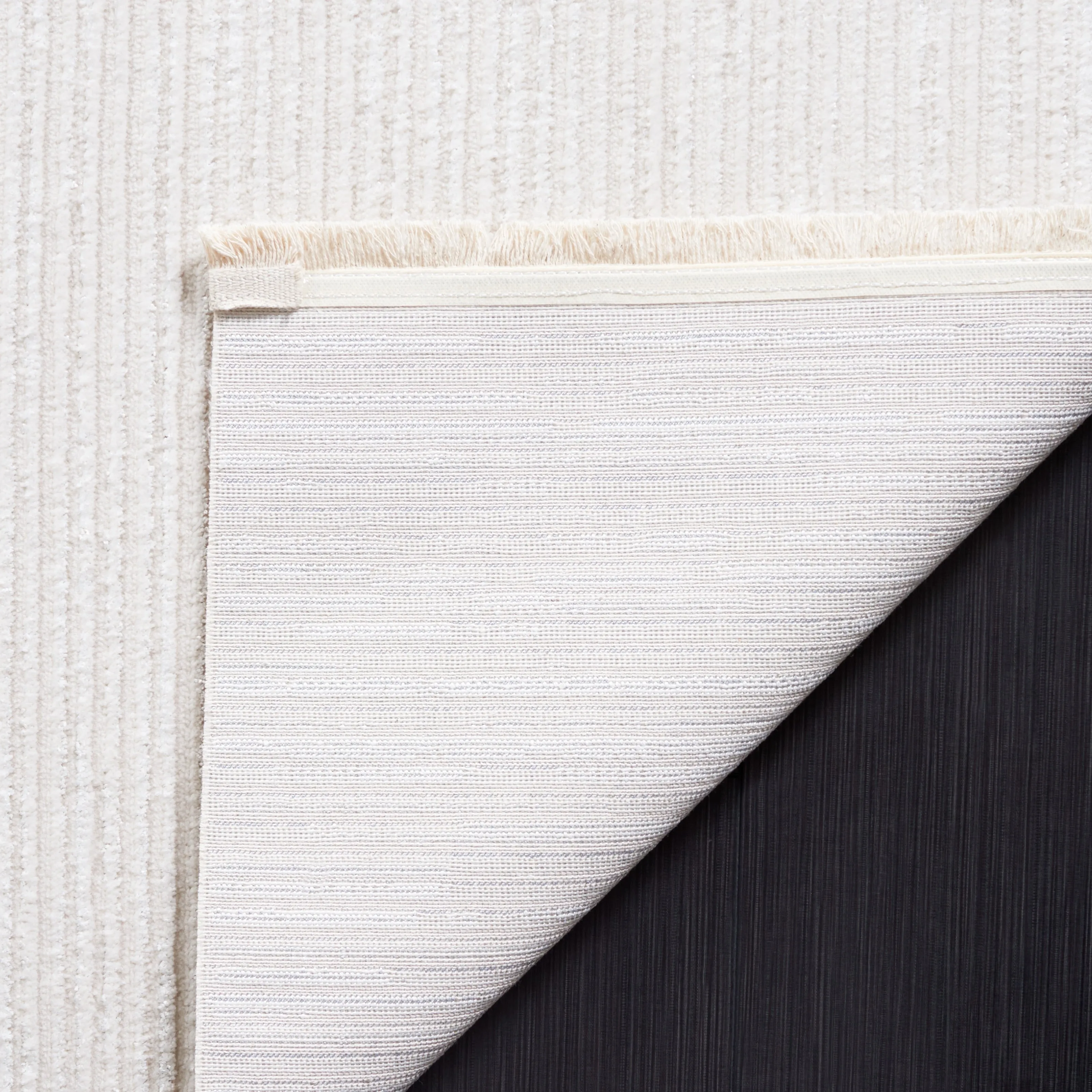 SAFAVIEH Whisper Quinty Contemporary Stripe Fringe Rug