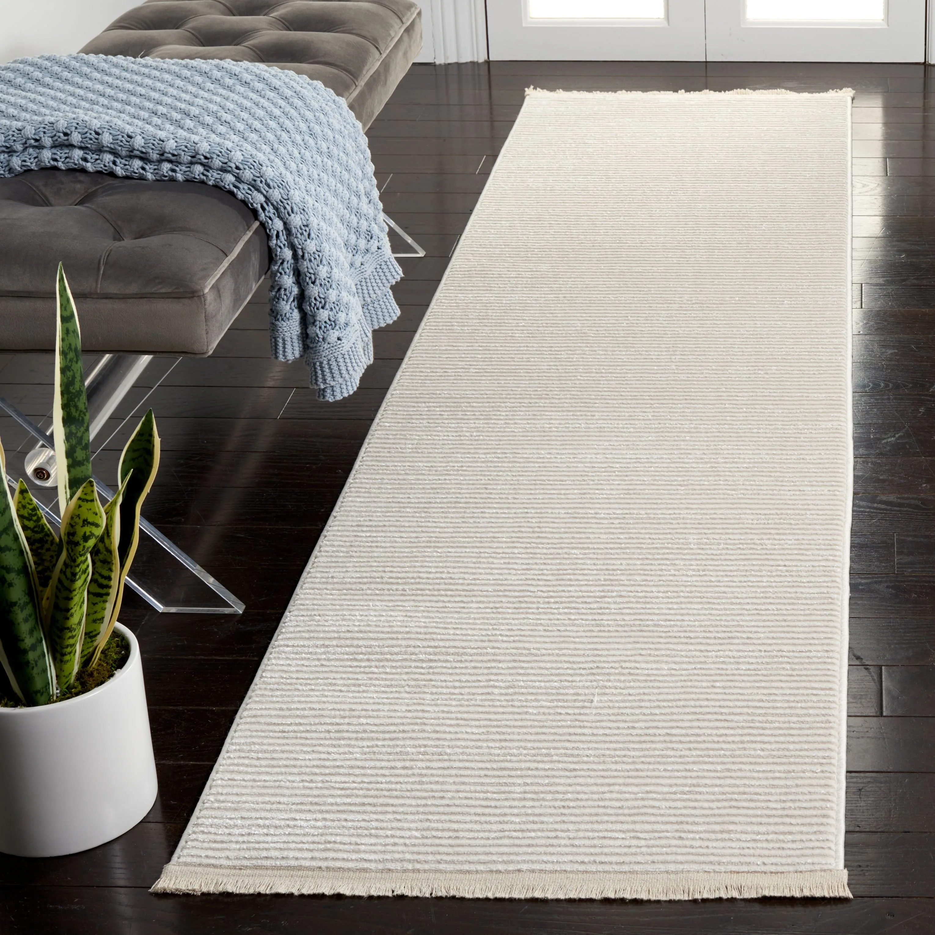 SAFAVIEH Whisper Quinty Contemporary Stripe Fringe Rug