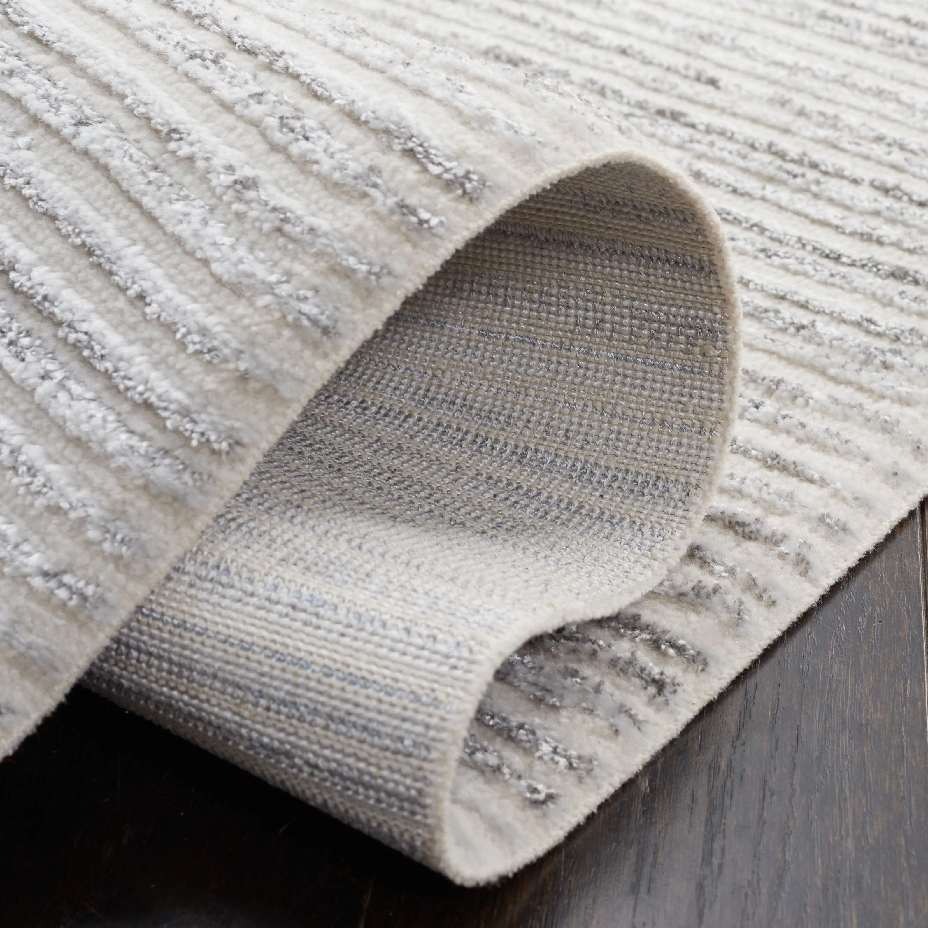 SAFAVIEH Whisper Quinty Contemporary Stripe Fringe Rug