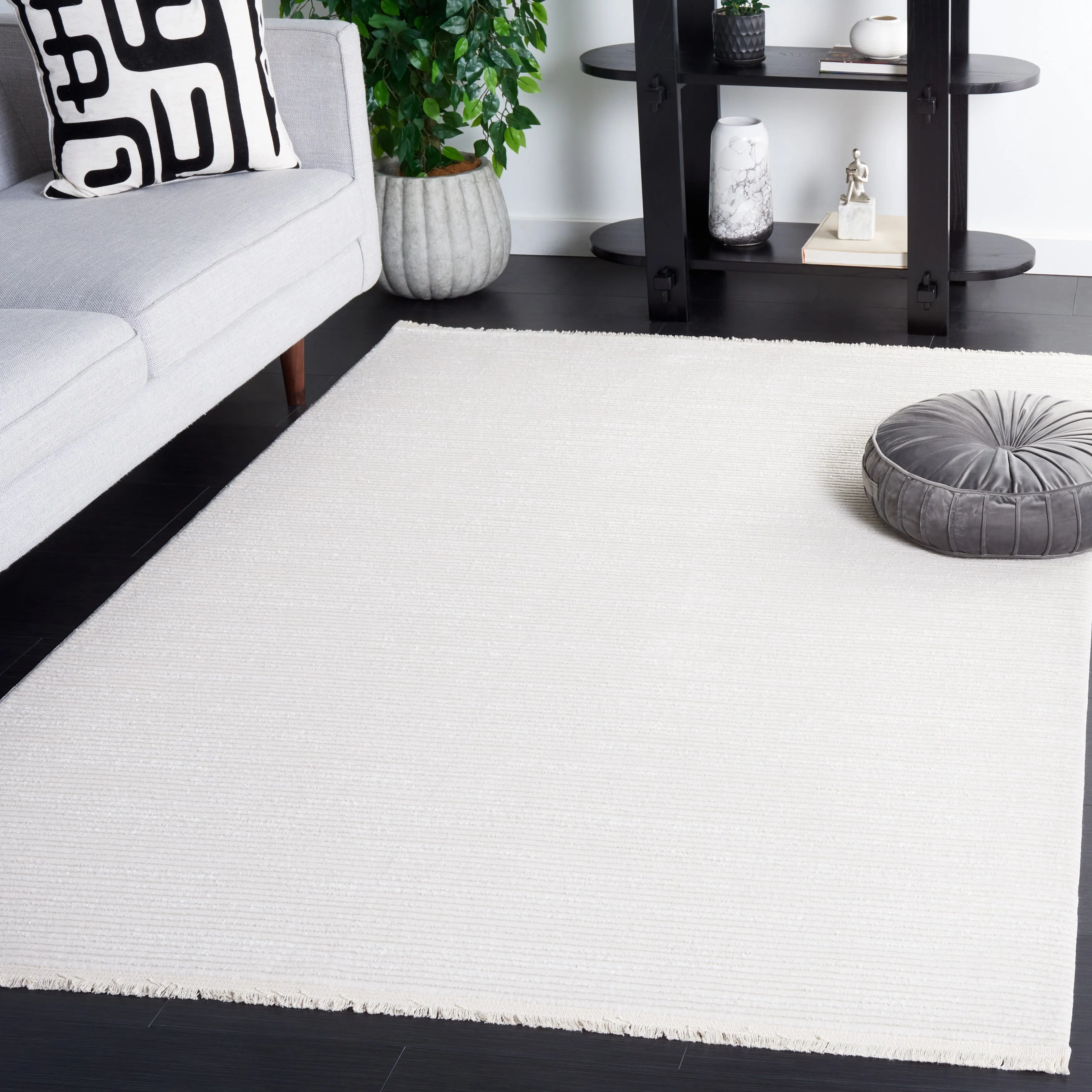 SAFAVIEH Whisper Quinty Contemporary Stripe Fringe Rug
