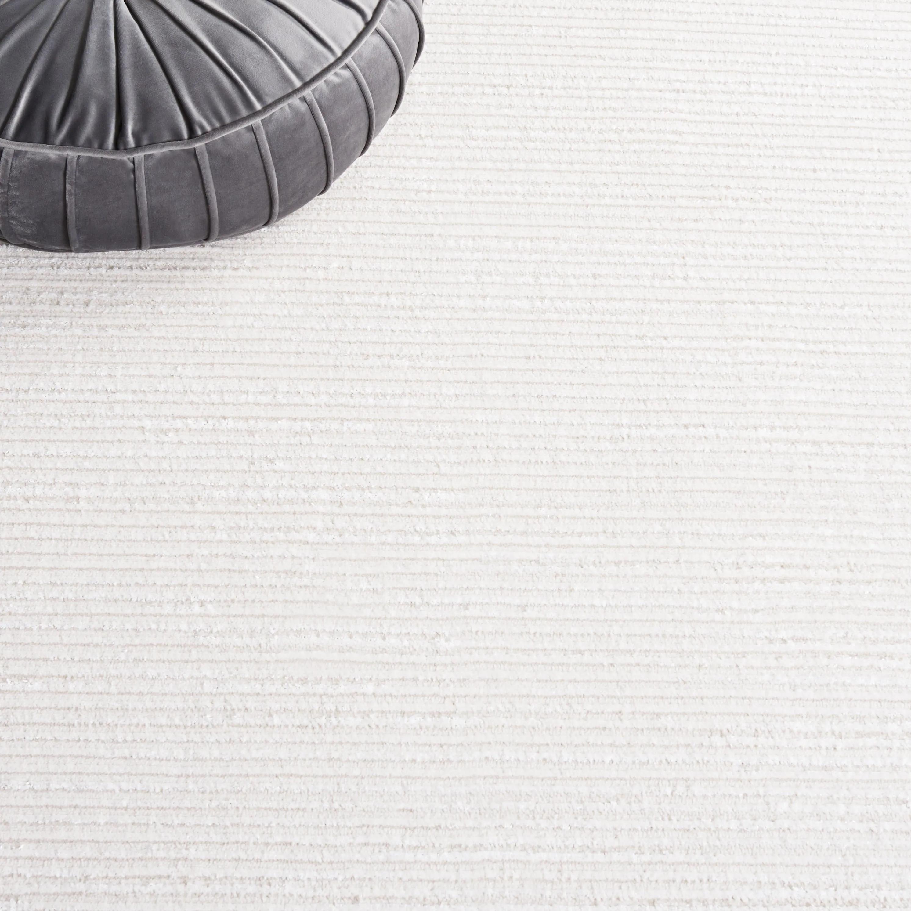 SAFAVIEH Whisper Quinty Contemporary Stripe Fringe Rug
