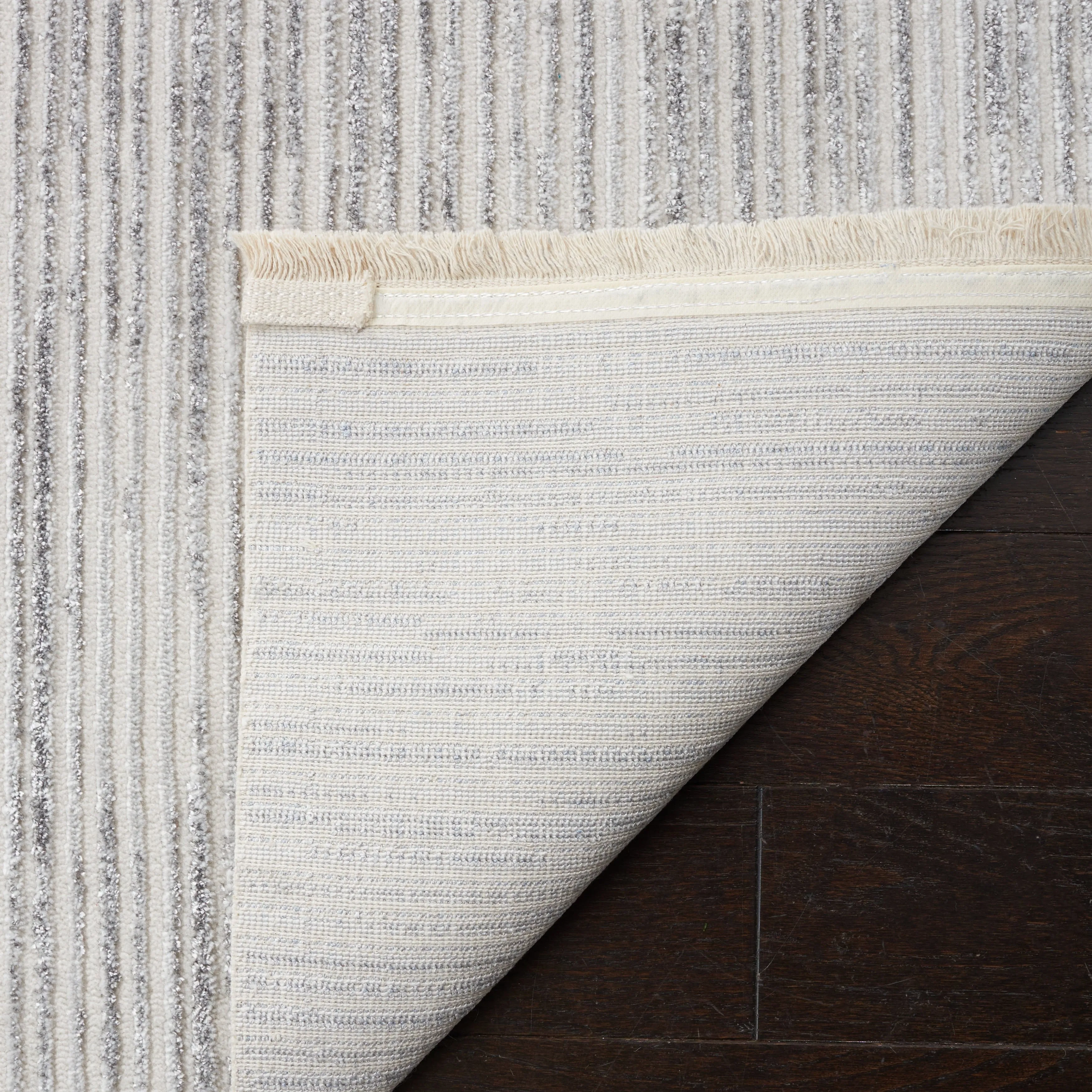 SAFAVIEH Whisper Quinty Contemporary Stripe Fringe Rug