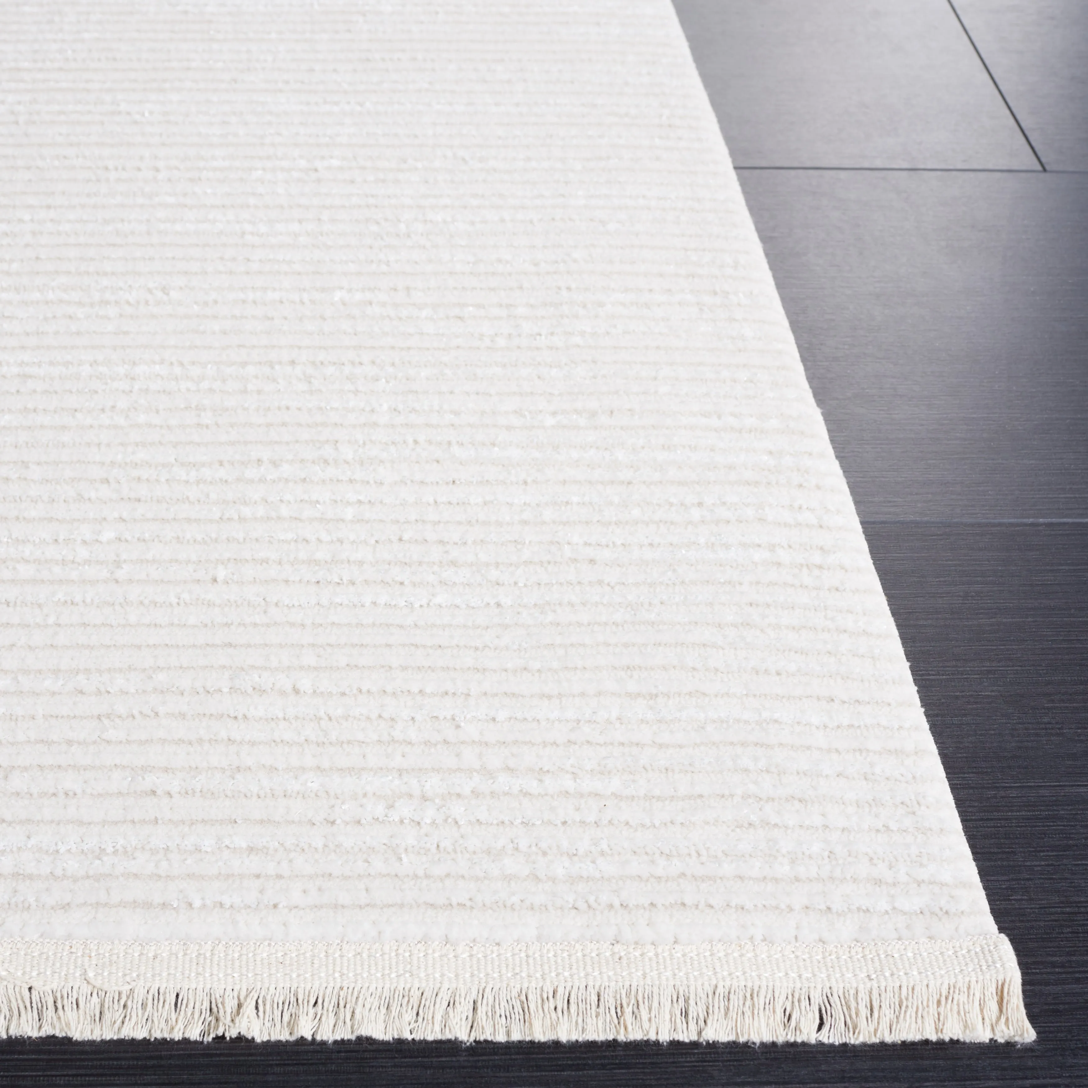 SAFAVIEH Whisper Quinty Contemporary Stripe Fringe Rug