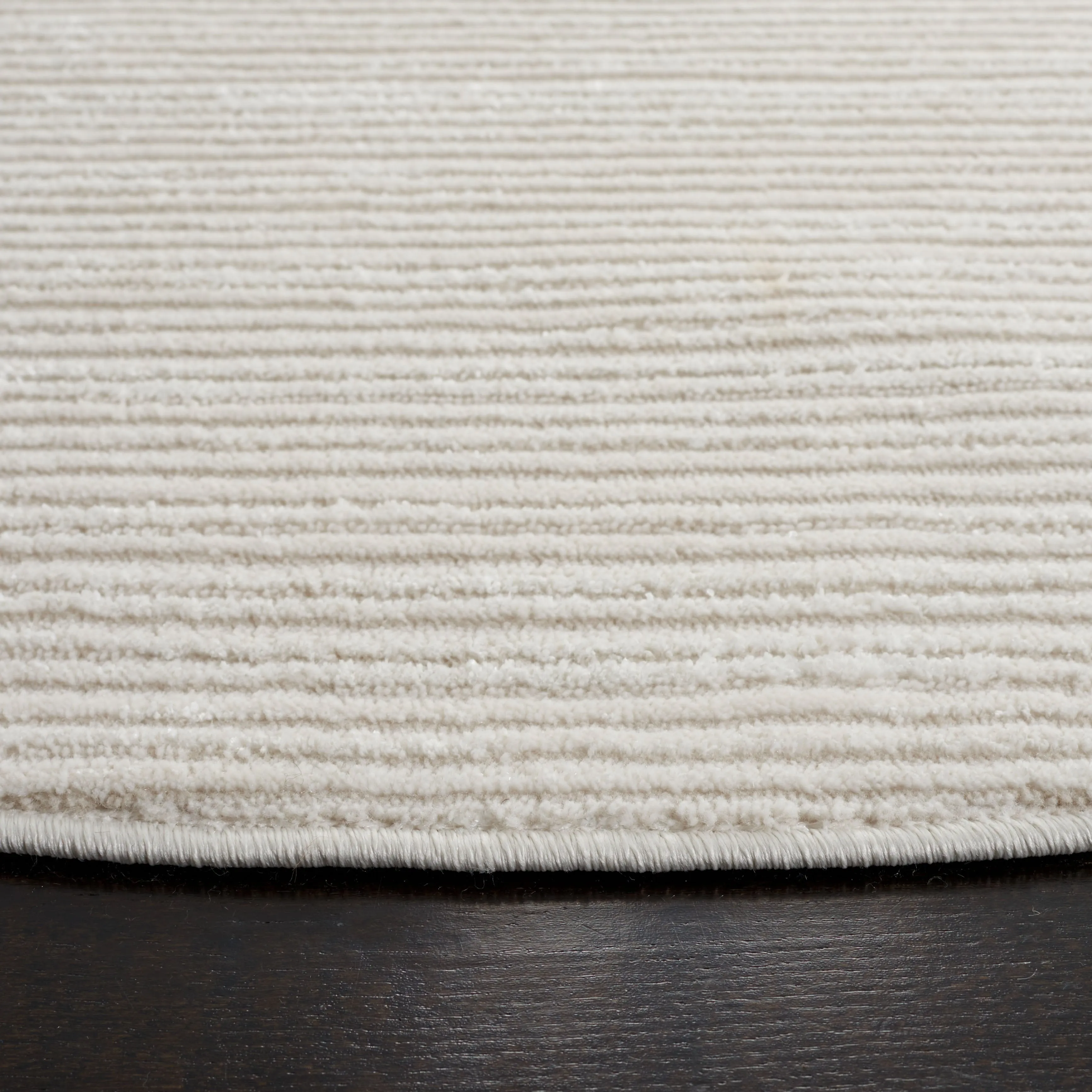SAFAVIEH Whisper Quinty Contemporary Stripe Fringe Rug