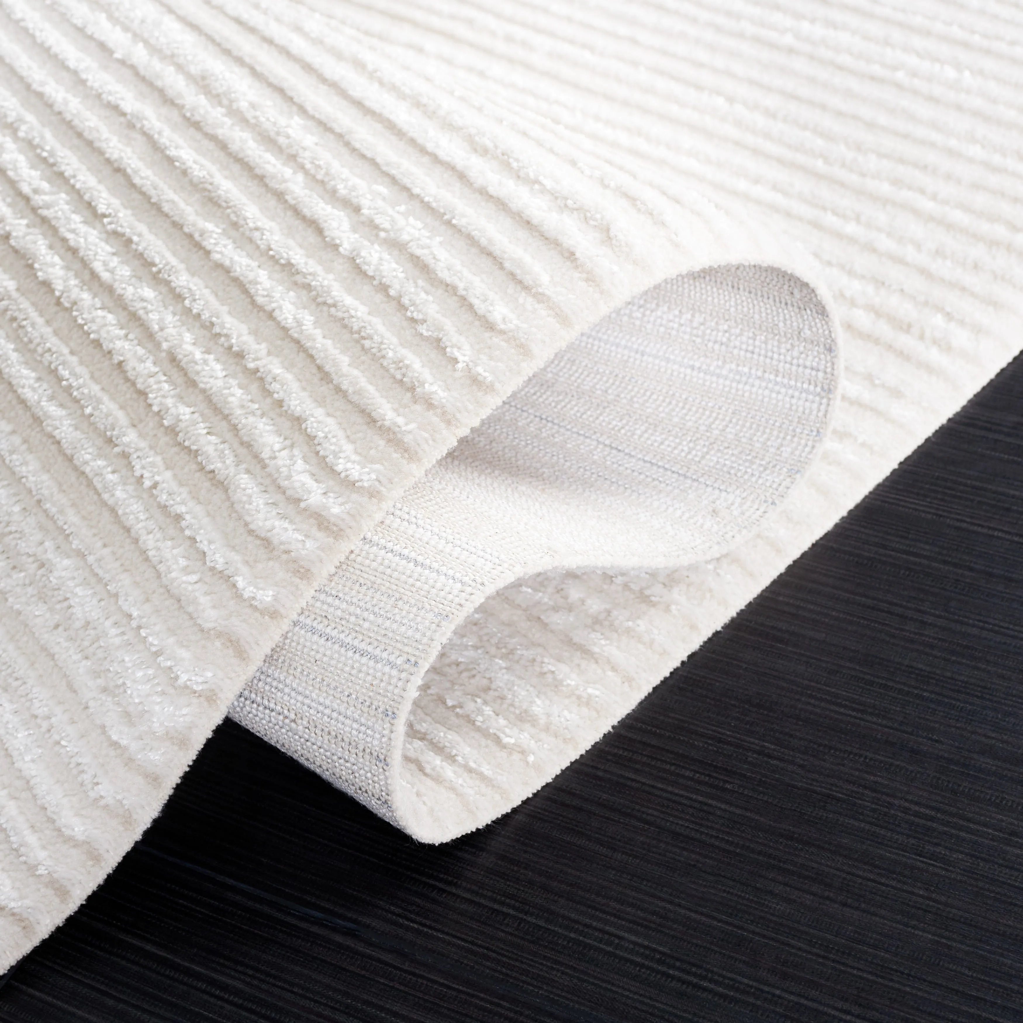 SAFAVIEH Whisper Quinty Contemporary Stripe Fringe Rug