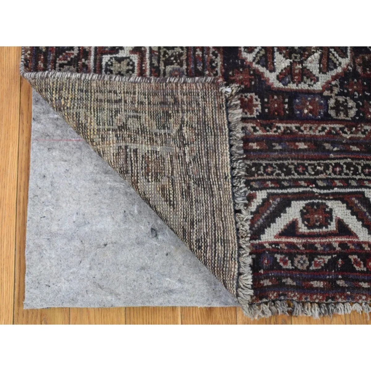 Shahbanu Rugs Light Red Vintage Persian Shiraz with Geometric Medallion Design Hand Knotted Pure Wool Oriental Rug (5'3x8'4)