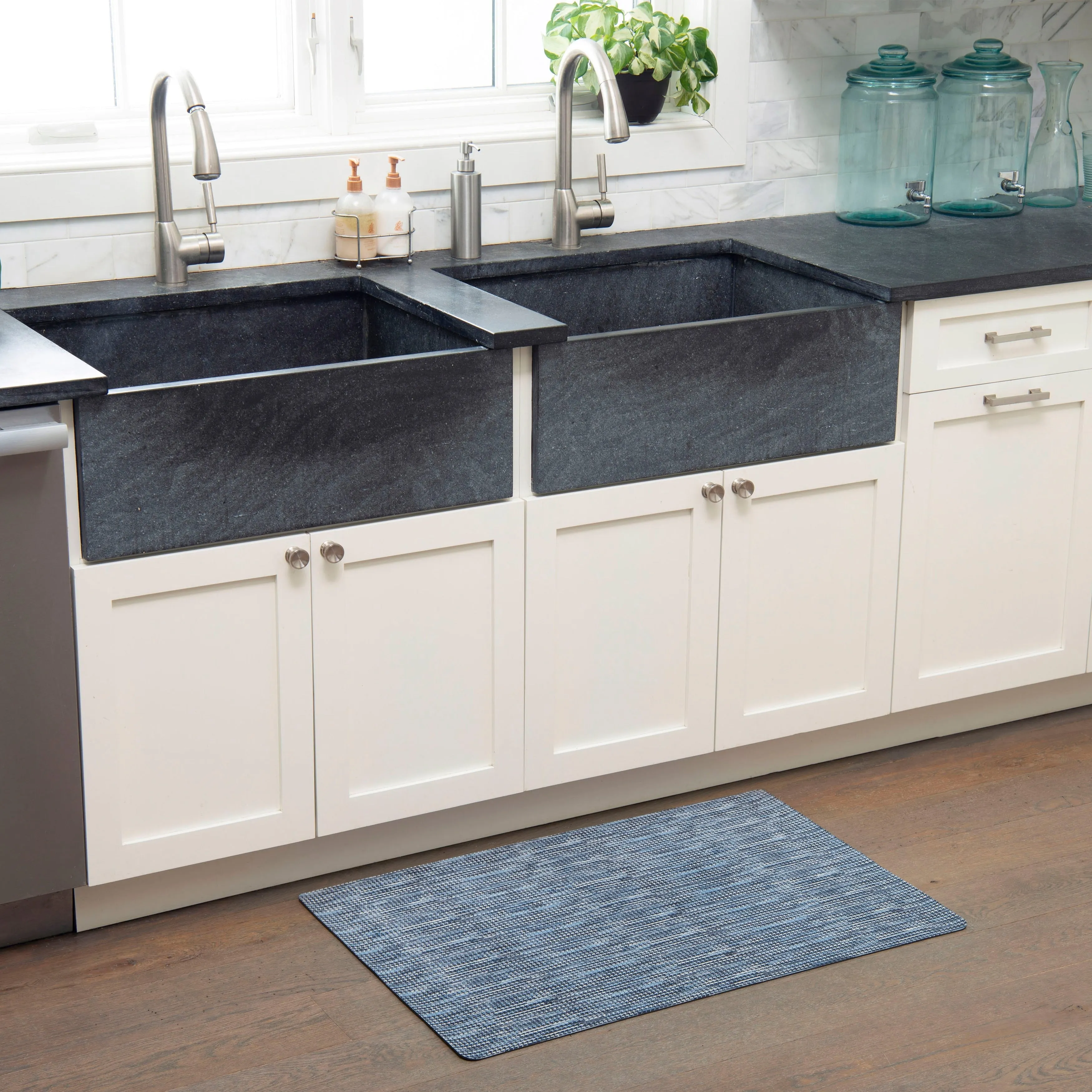SoHome Smooth Step Houndstooth Machine Washable Utility Mat. 24x35