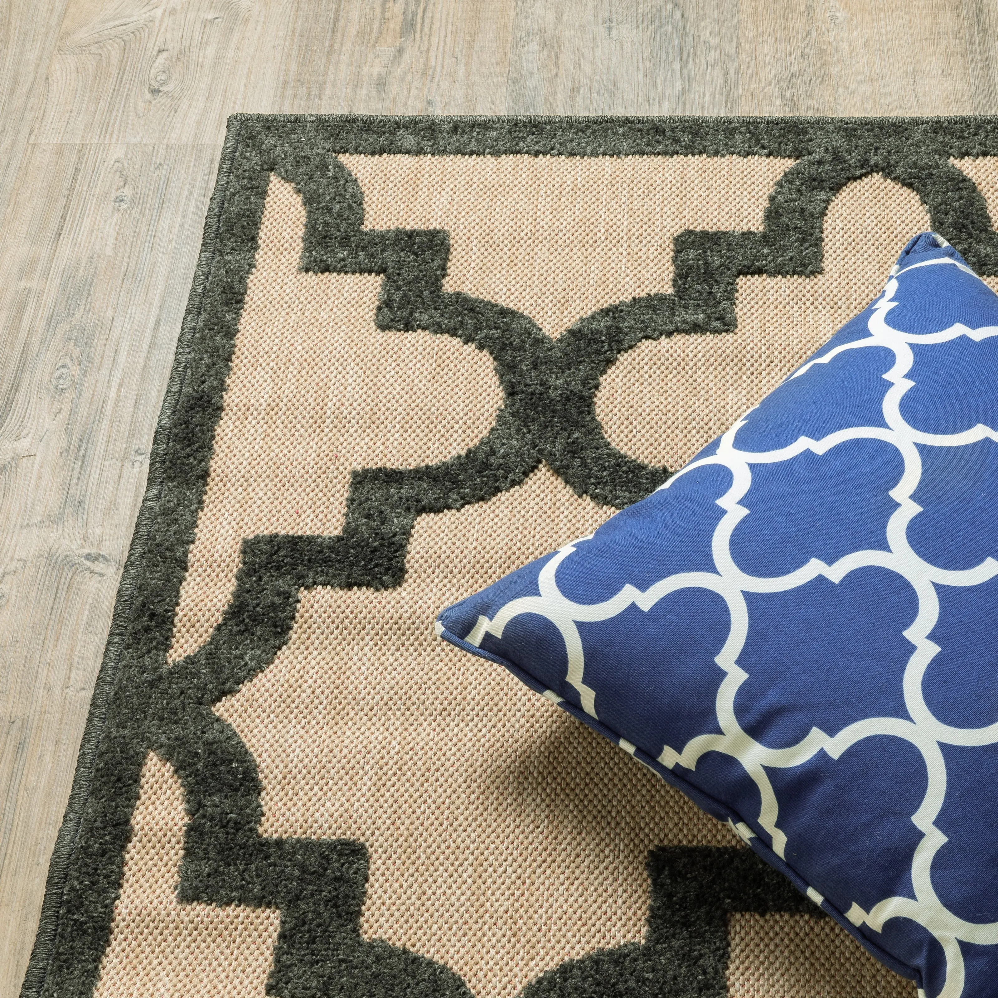 Style Haven Cara Mixed Pile Quatrafoil Lattice Indoor/ Outdoor Area Rug