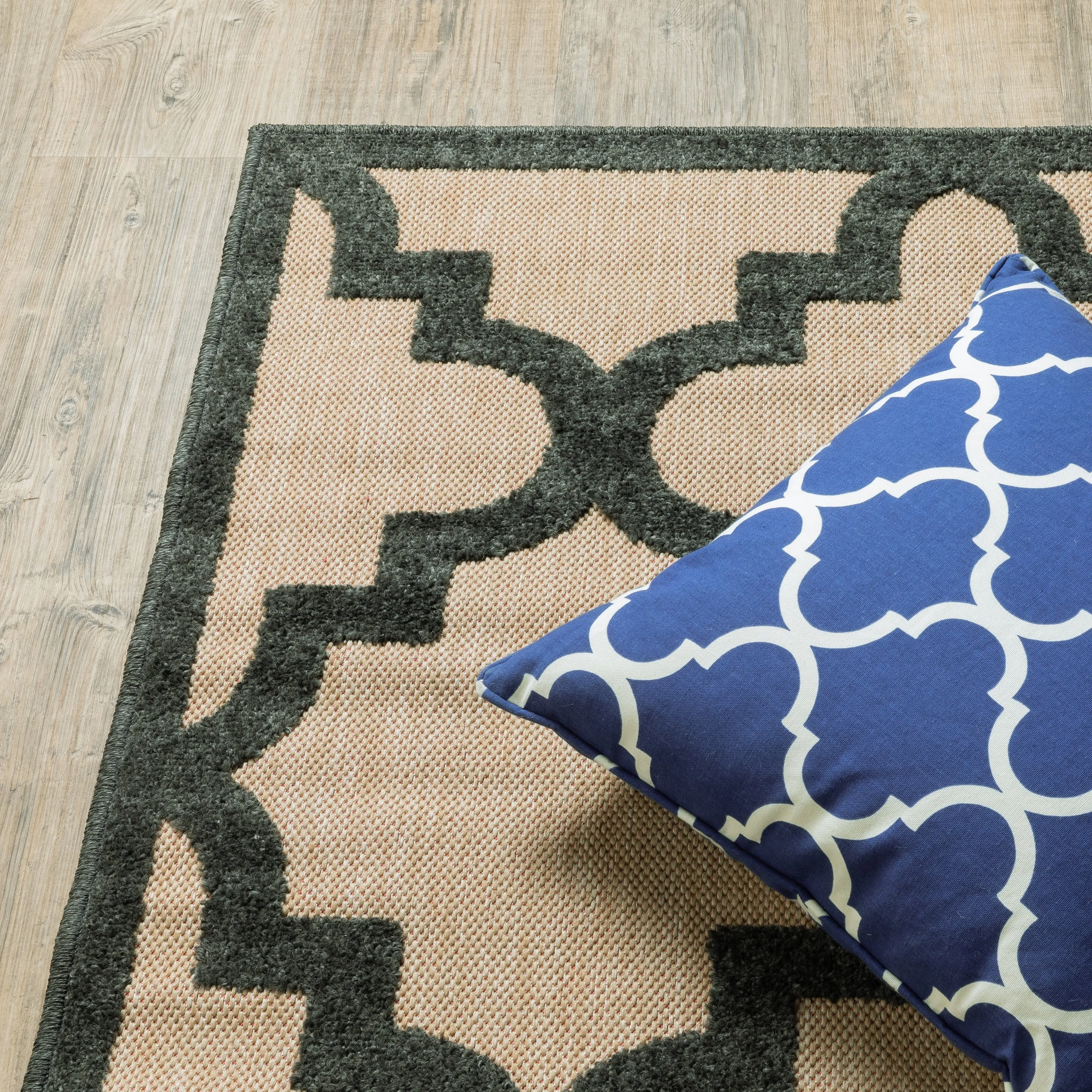 Style Haven Cara Mixed Pile Quatrafoil Lattice Indoor/ Outdoor Area Rug