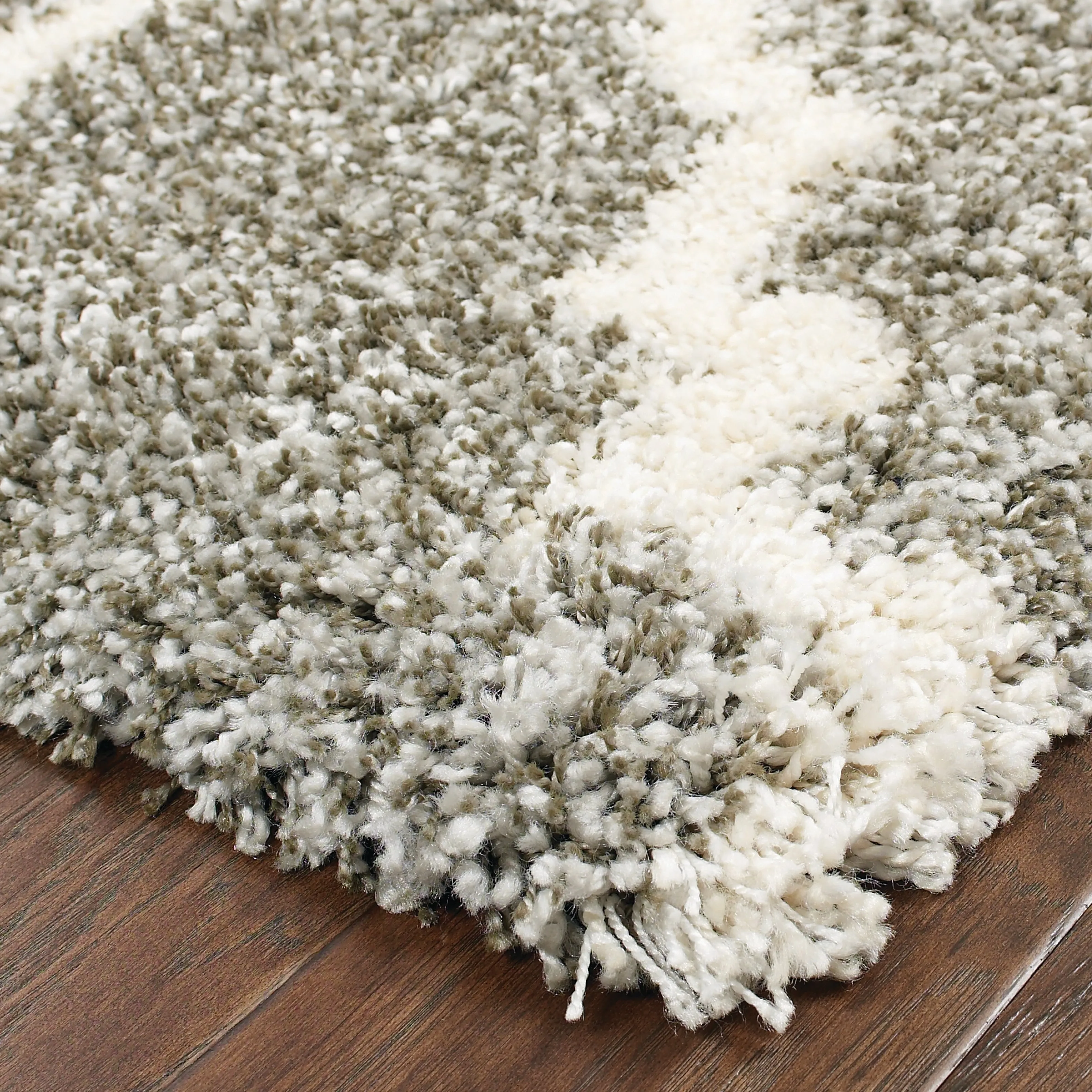 Style Haven Menlo Quatrafoil Shag Rug