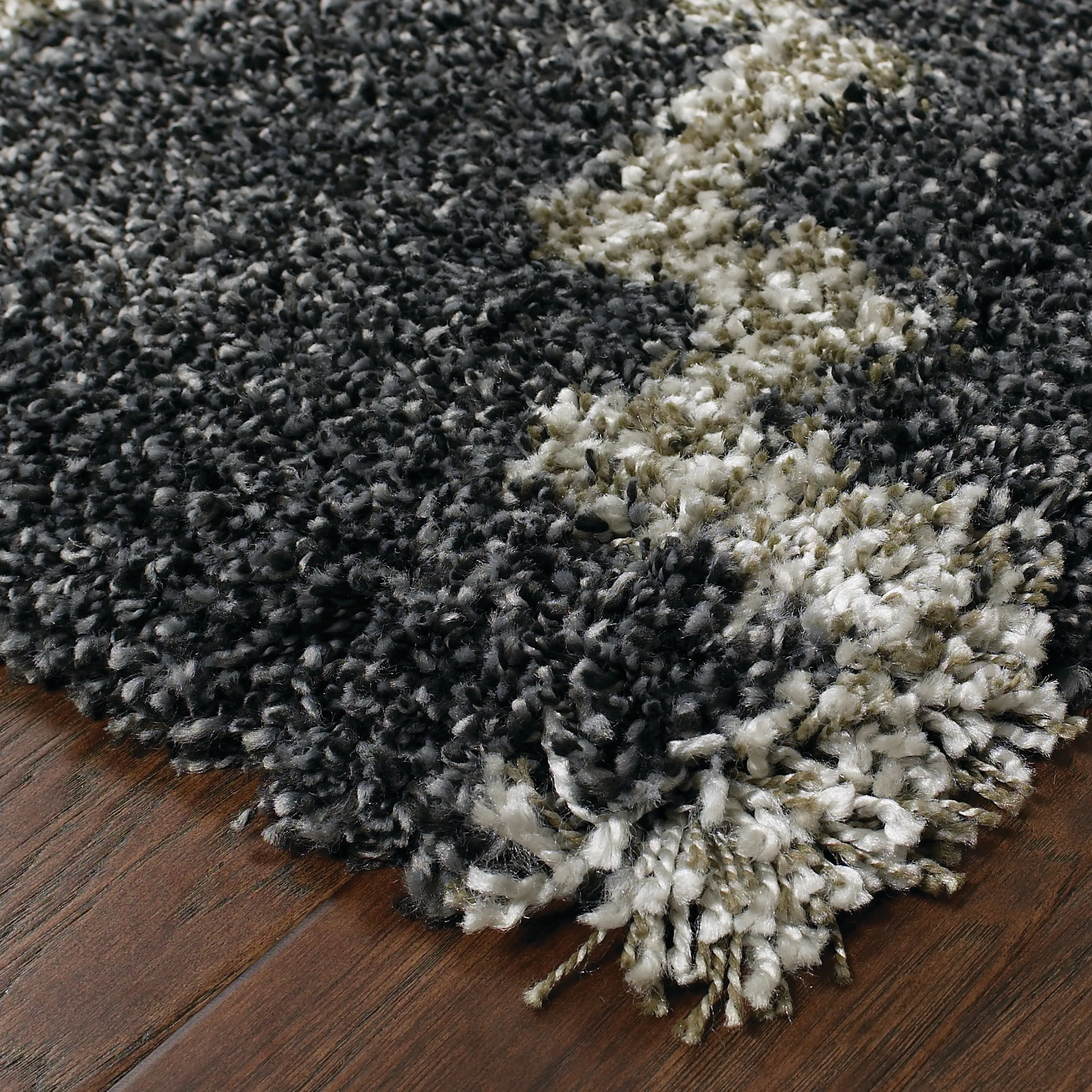 Style Haven Menlo Quatrafoil Shag Rug