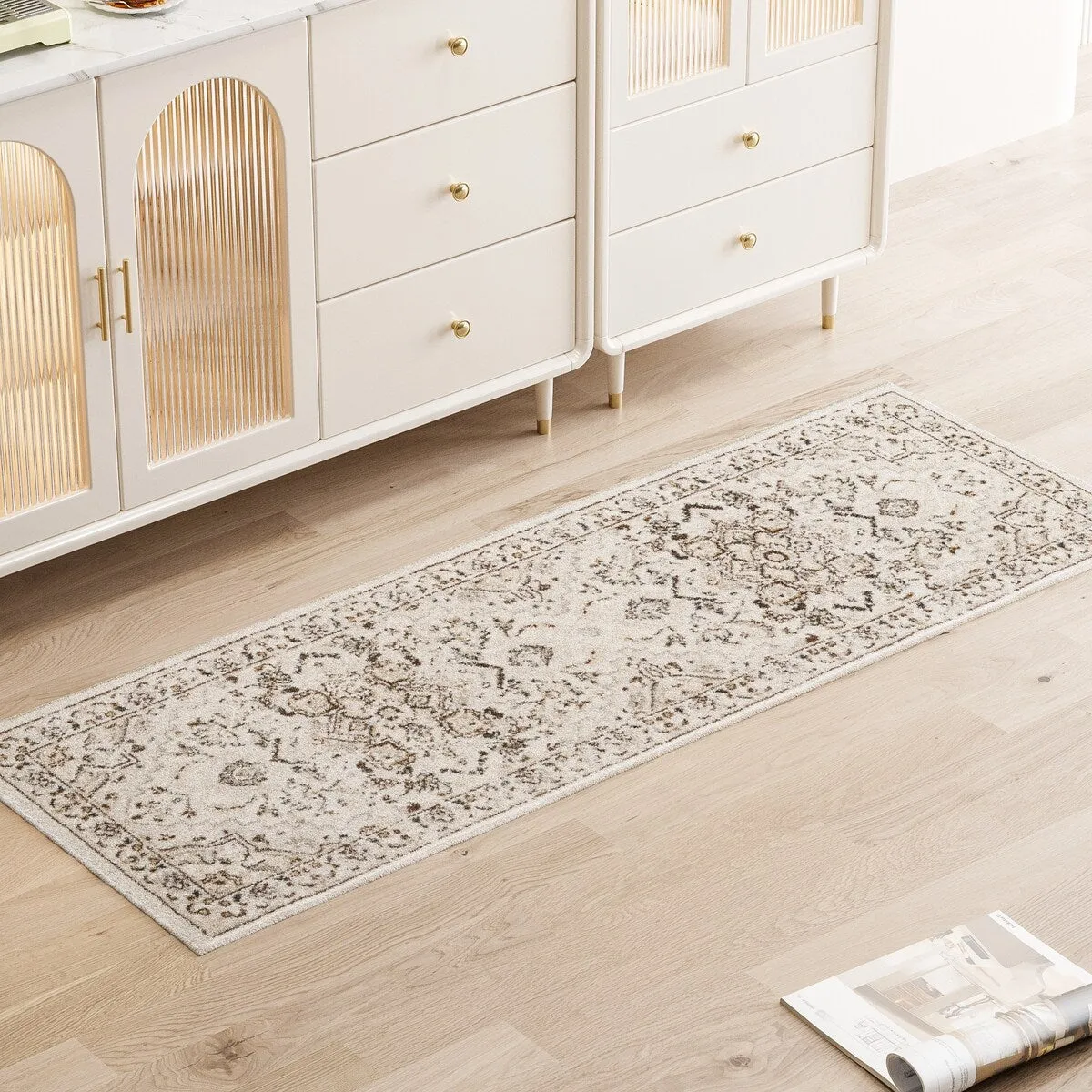 Traditional Cream/Beige Oriental Area Rug