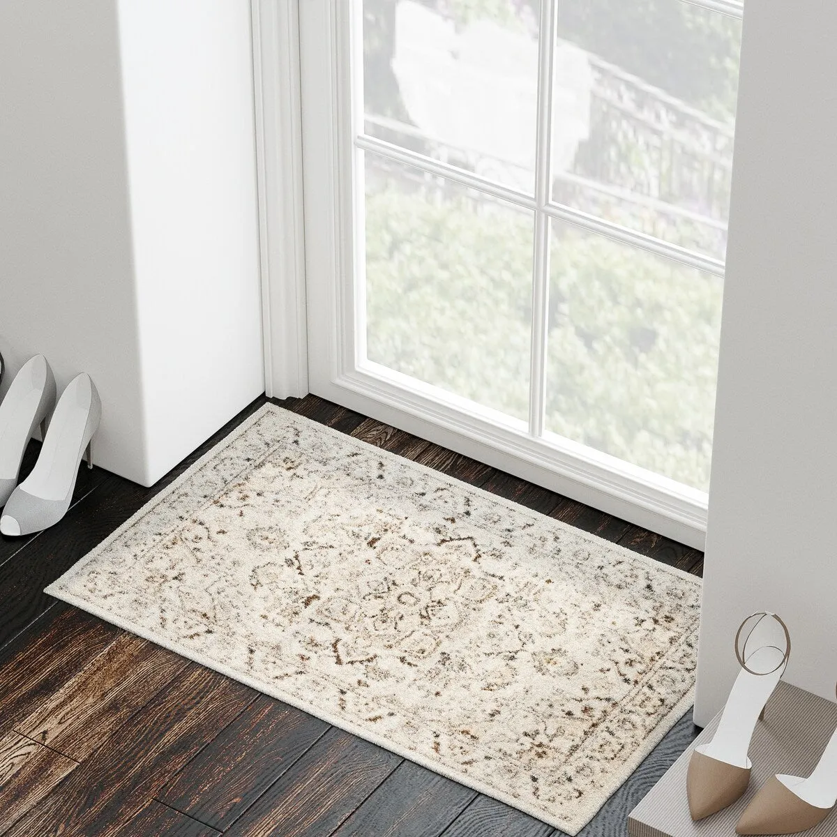 Traditional Cream/Beige Oriental Area Rug