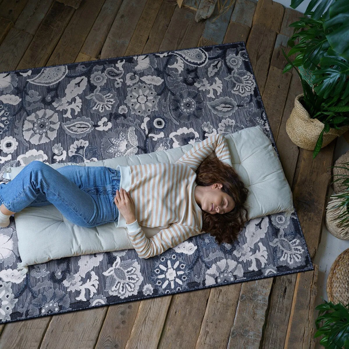 VILLADECOR Spread Indoor Outdoor Area Rug Low High Pile Rugs For Patio
