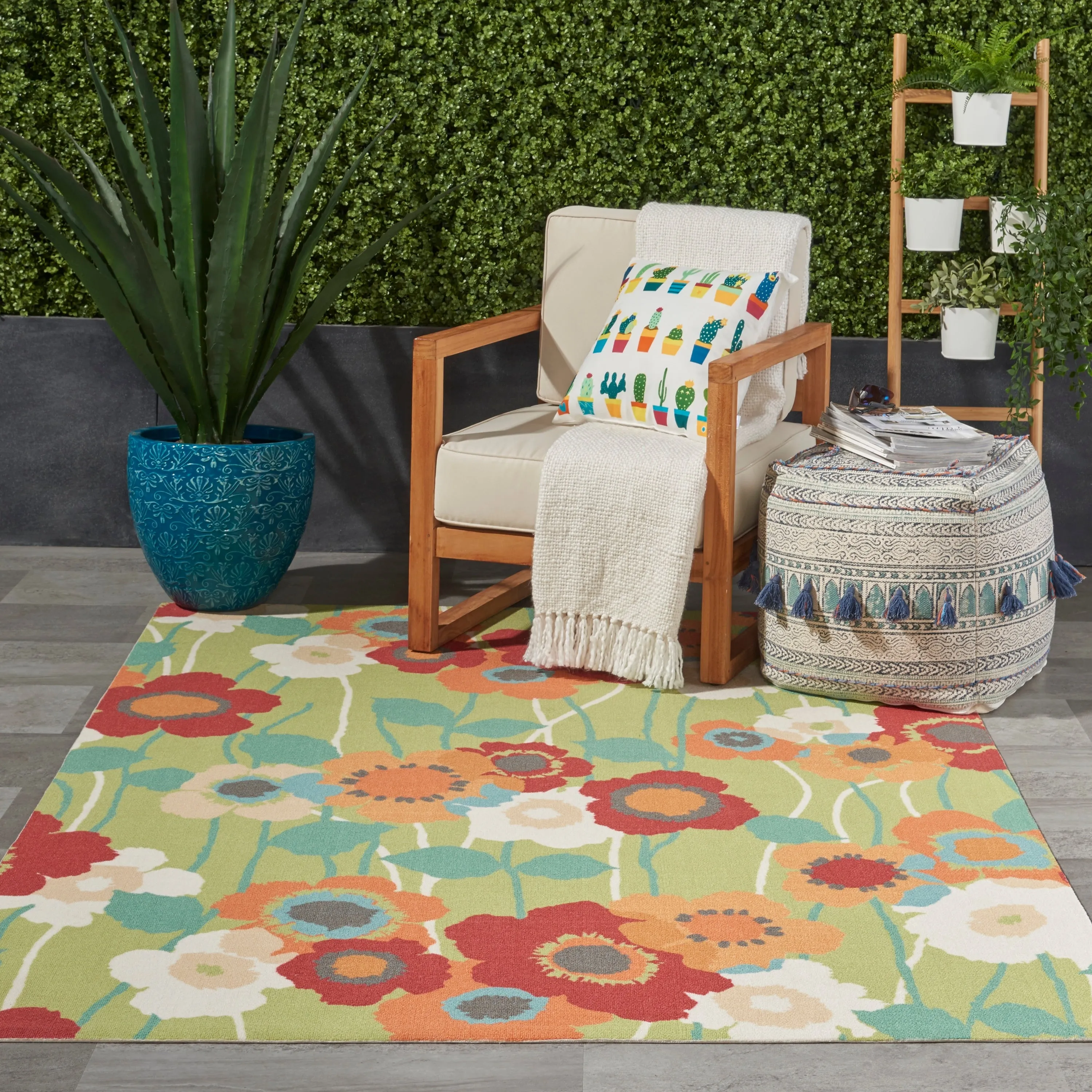 Waverly Sun N' Shade Floral Transitional Indoor/Outdoor Area Rug