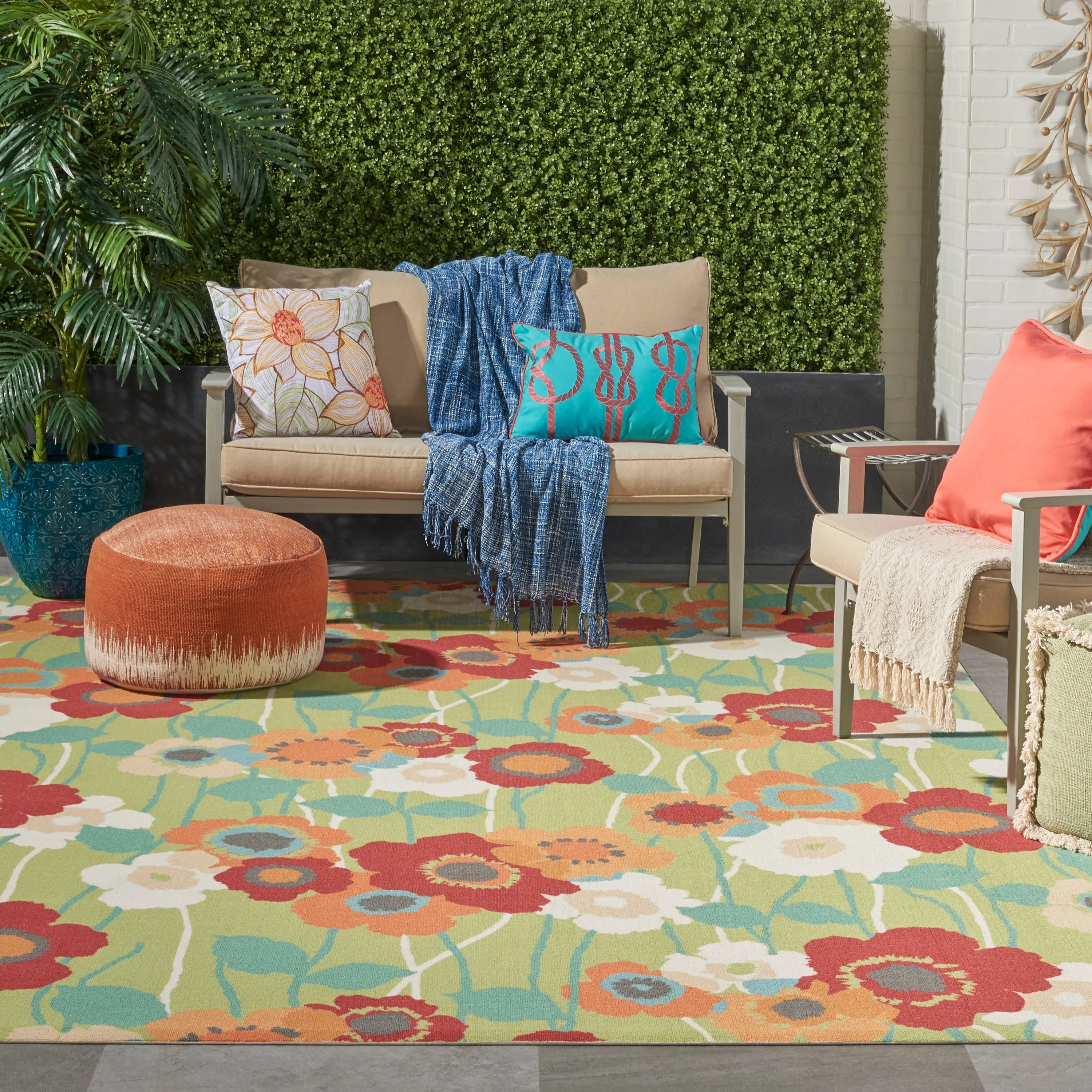 Waverly Sun N' Shade Floral Transitional Indoor/Outdoor Area Rug